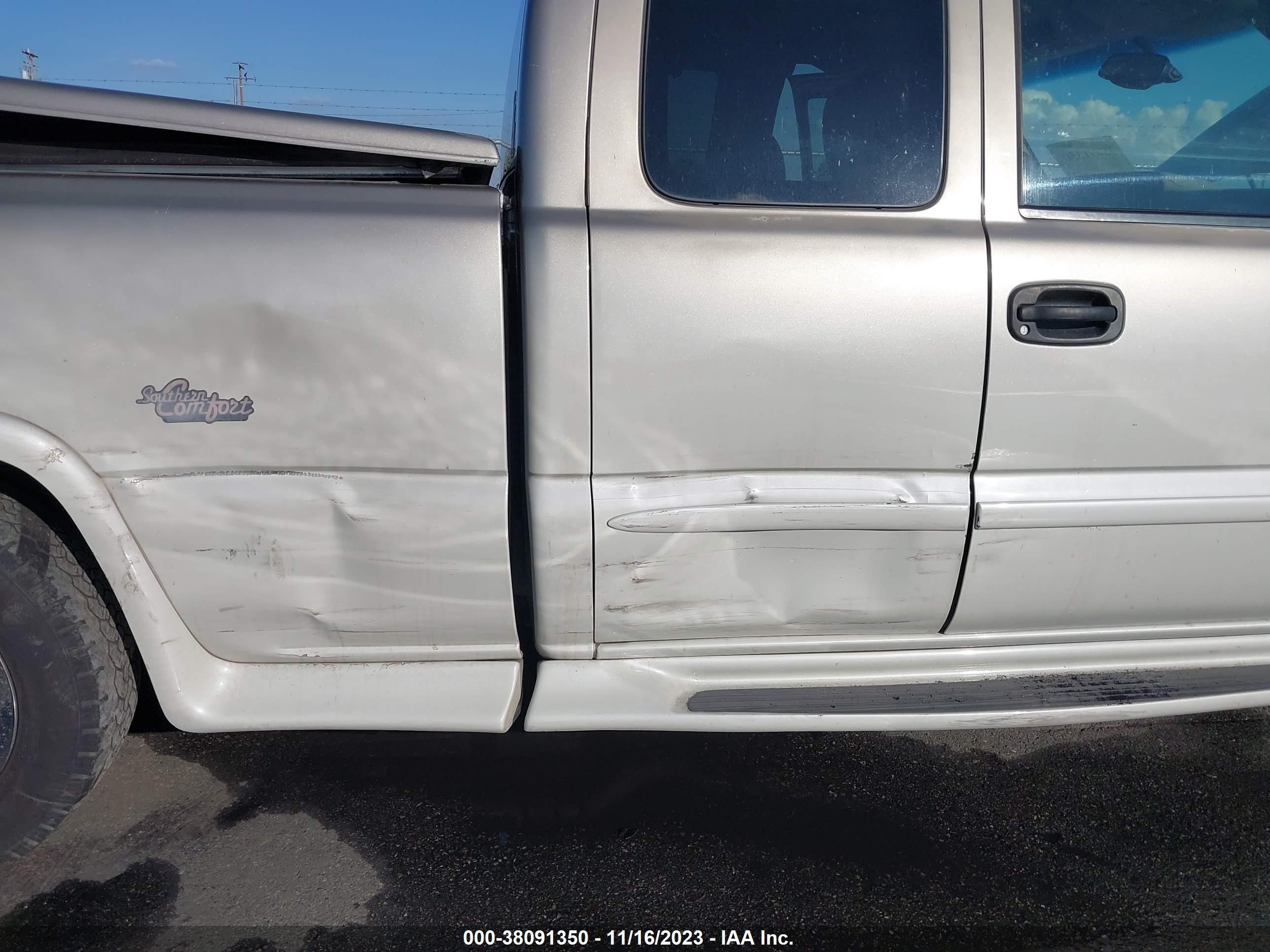 Photo 5 VIN: 2GTEC19T831137714 - GMC SIERRA 