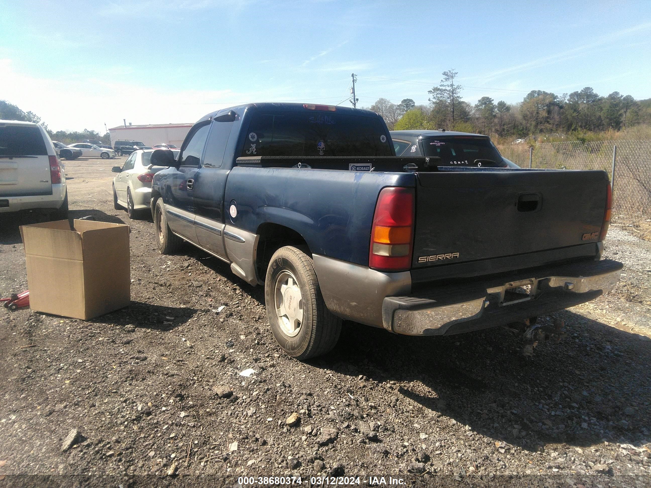 Photo 2 VIN: 2GTEC19T8Y1240333 - GMC SIERRA 