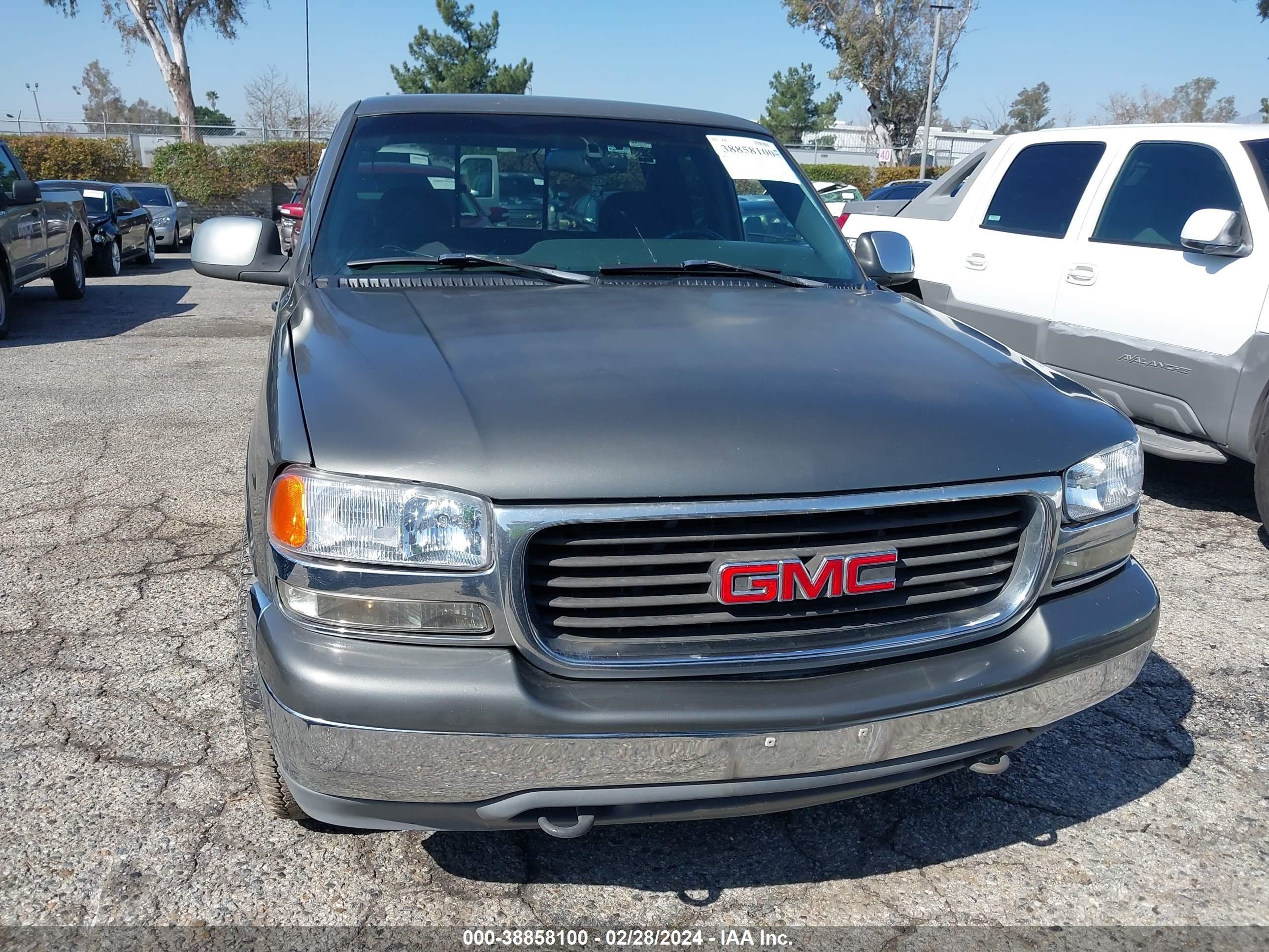 Photo 12 VIN: 2GTEC19T9Y1143352 - GMC SIERRA 