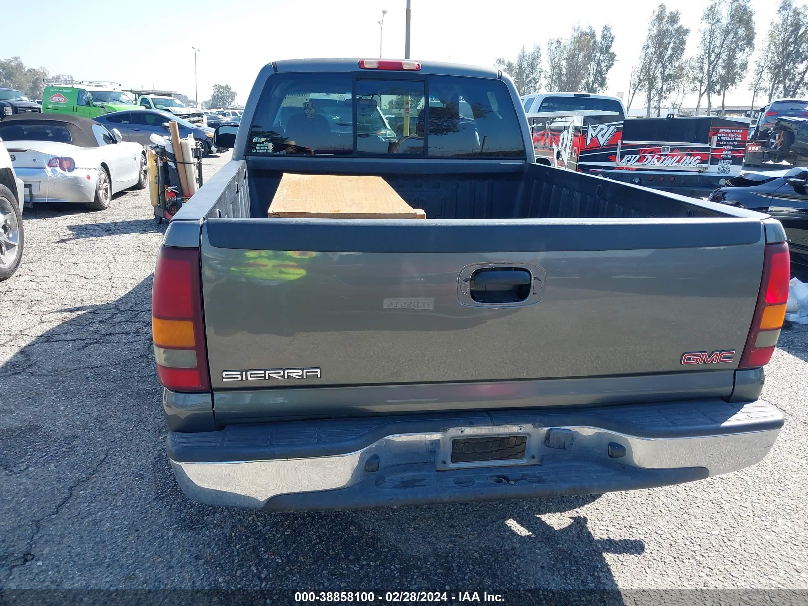 Photo 16 VIN: 2GTEC19T9Y1143352 - GMC SIERRA 