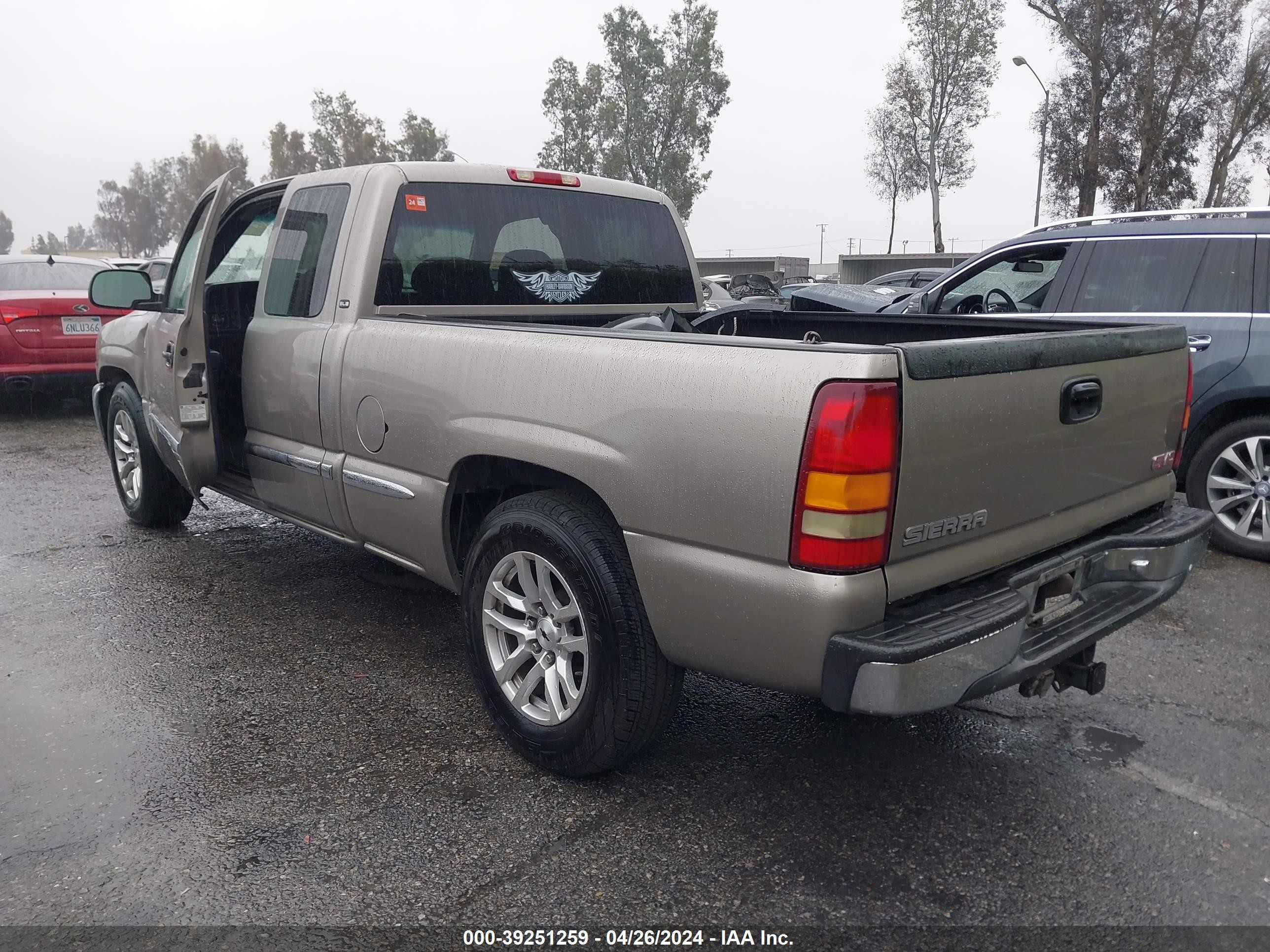 Photo 2 VIN: 2GTEC19TX21125210 - GMC SIERRA 