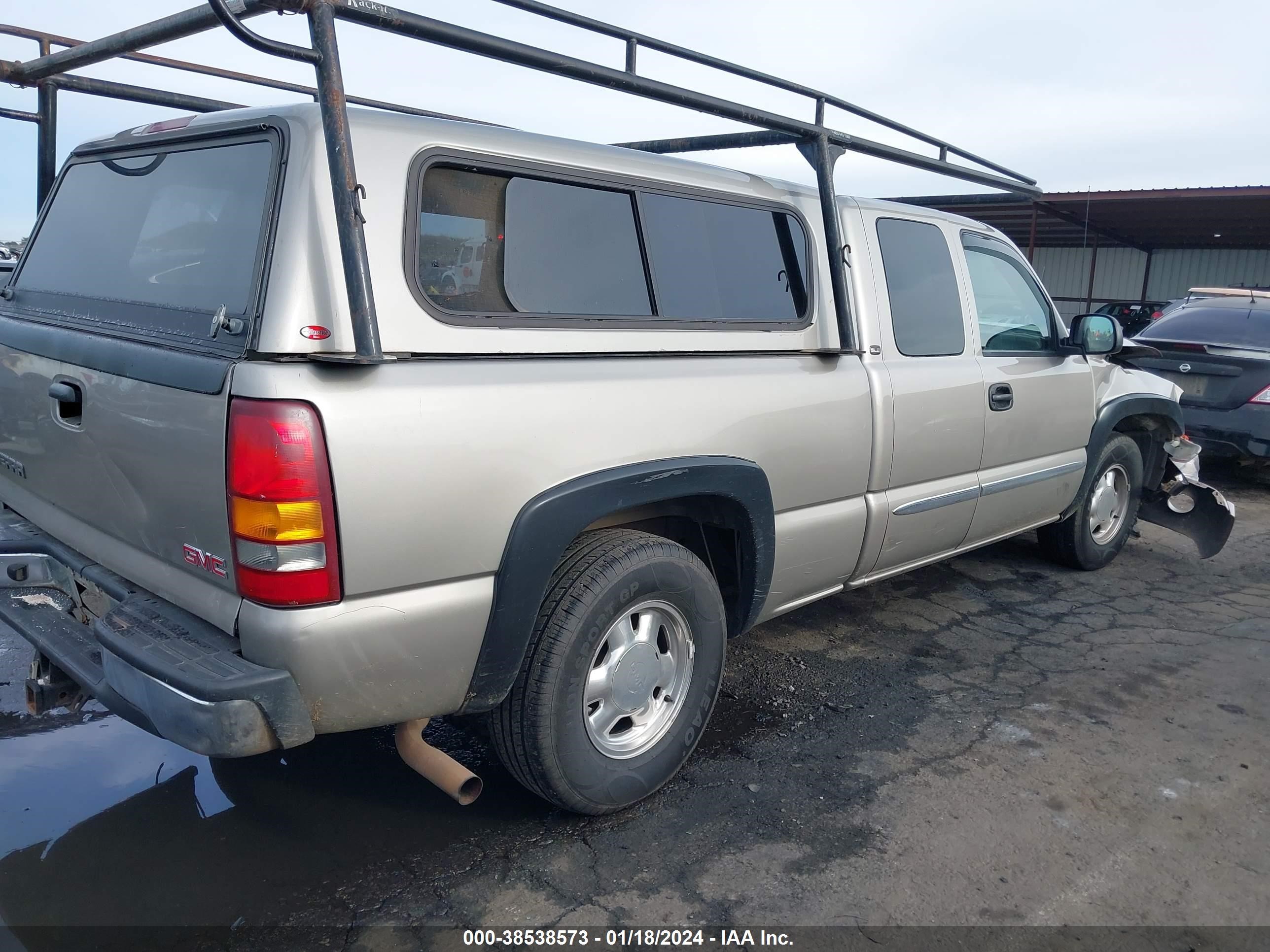 Photo 3 VIN: 2GTEC19TX31382403 - GMC SIERRA 