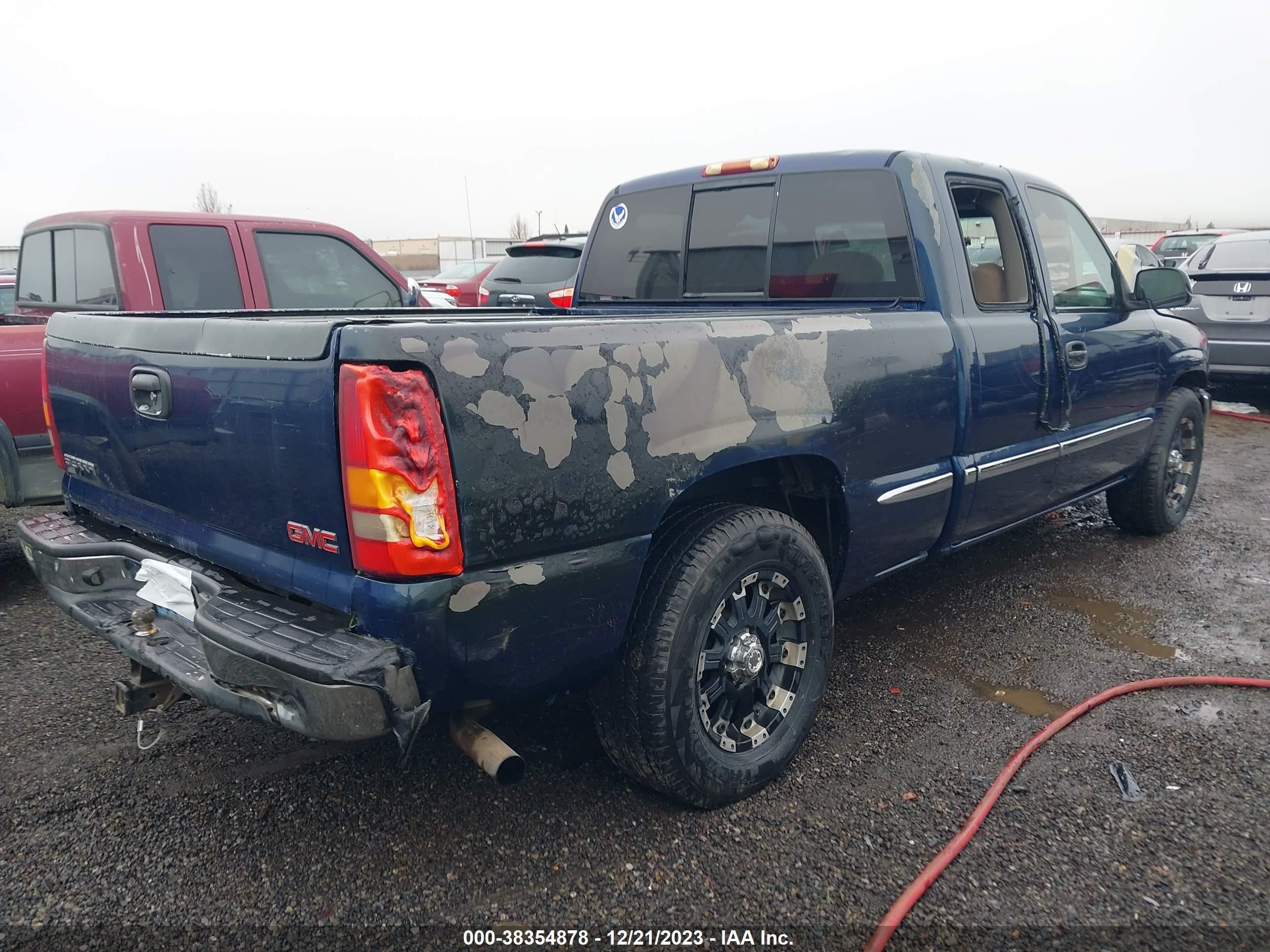 Photo 3 VIN: 2GTEC19V011142324 - GMC SIERRA 