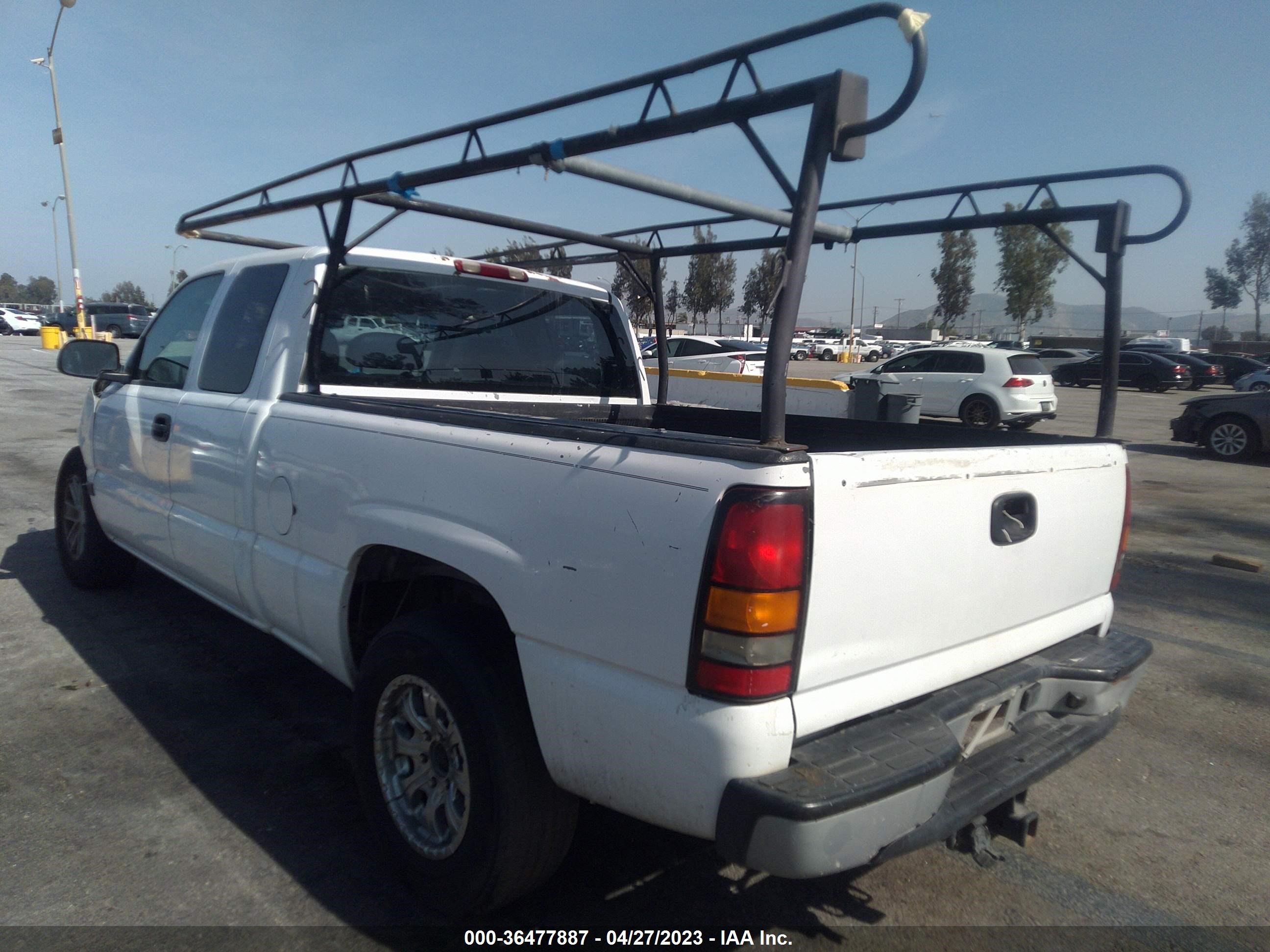 Photo 2 VIN: 2GTEC19V041135569 - GMC SIERRA 