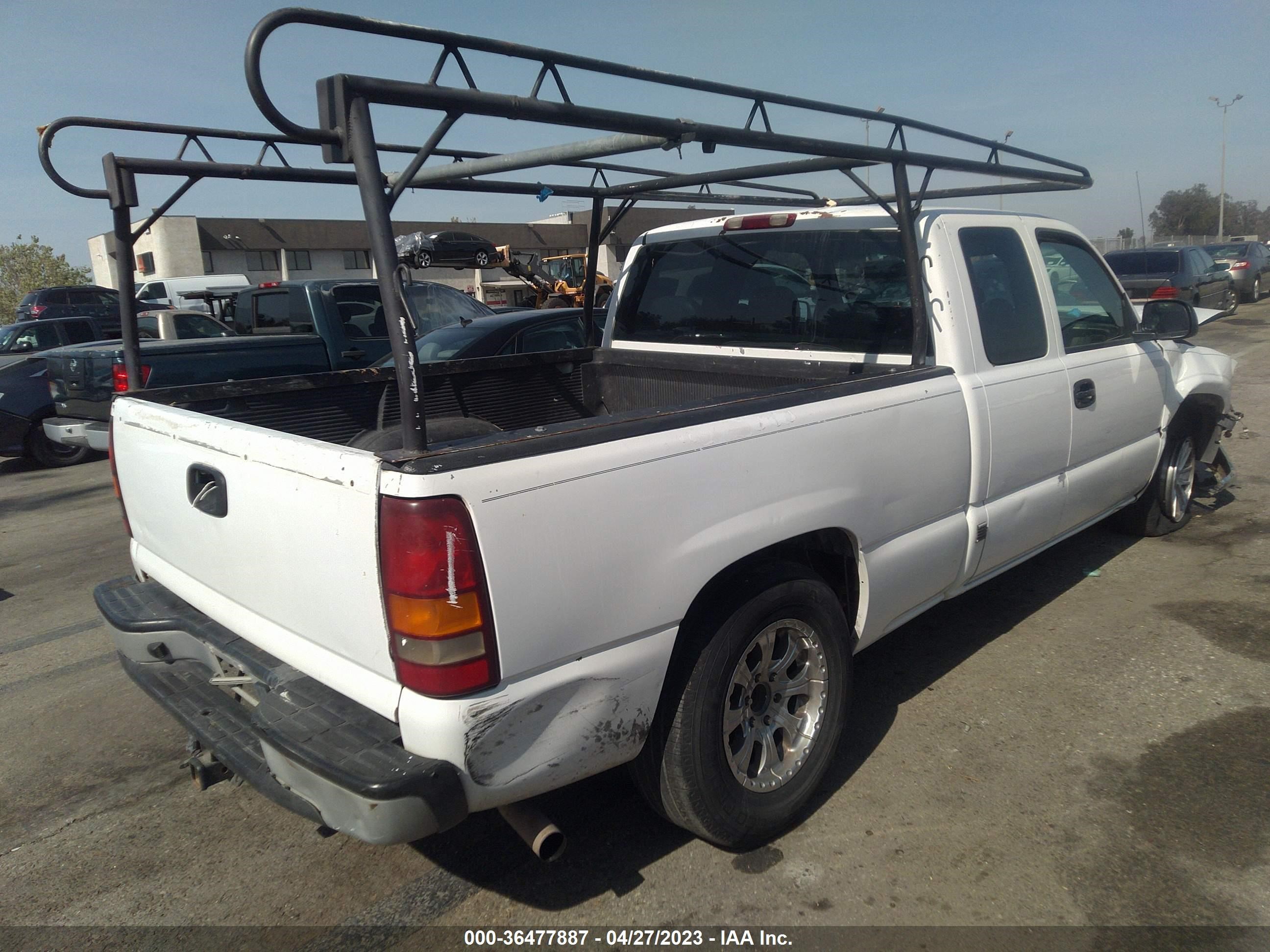 Photo 3 VIN: 2GTEC19V041135569 - GMC SIERRA 