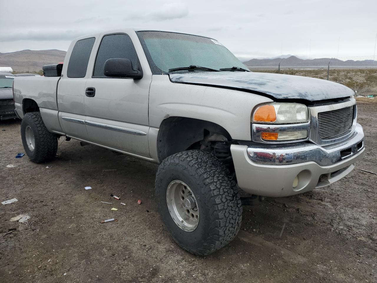 Photo 3 VIN: 2GTEC19V041145292 - GMC SIERRA 