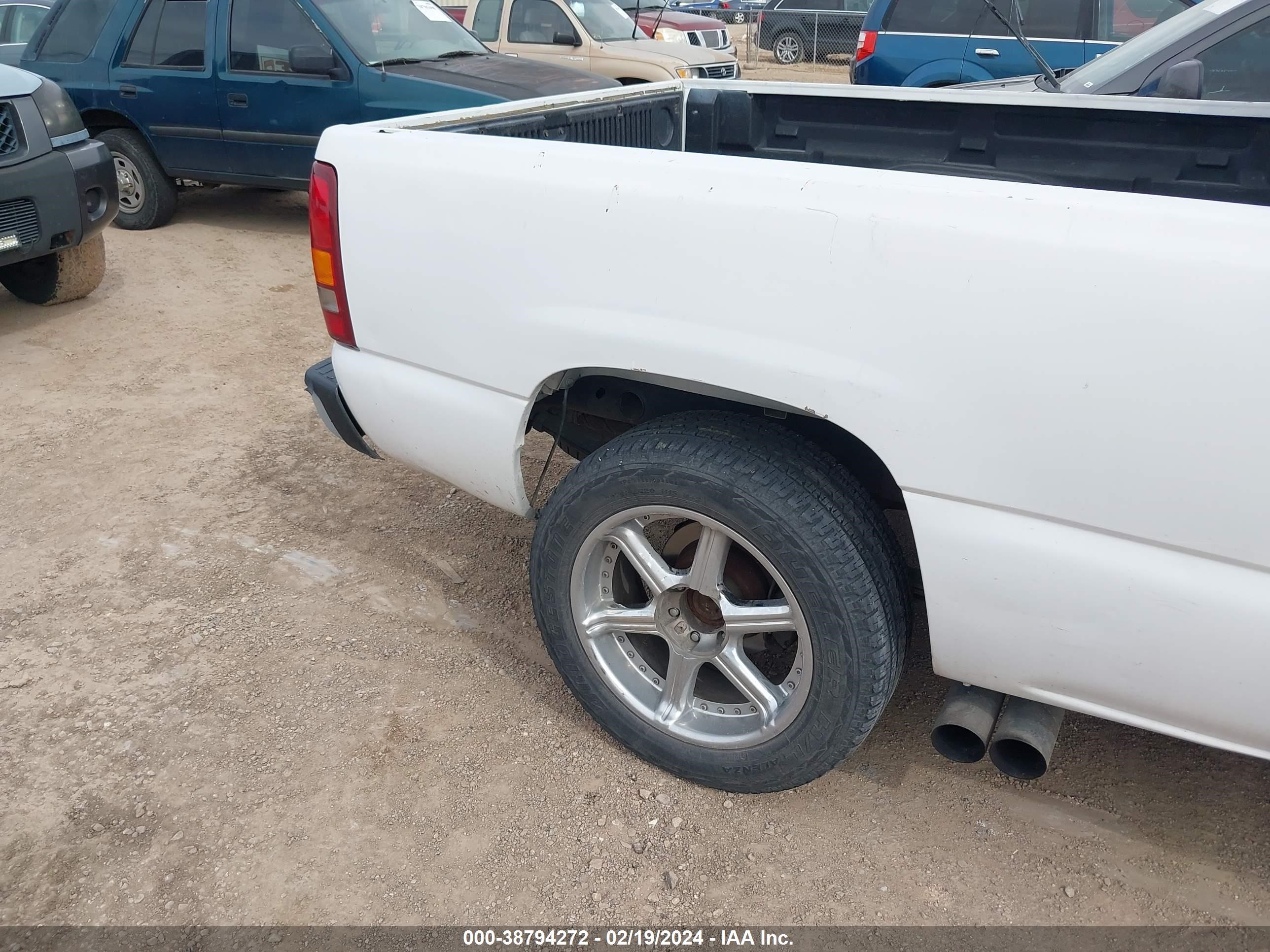 Photo 11 VIN: 2GTEC19V211193145 - GMC SIERRA 