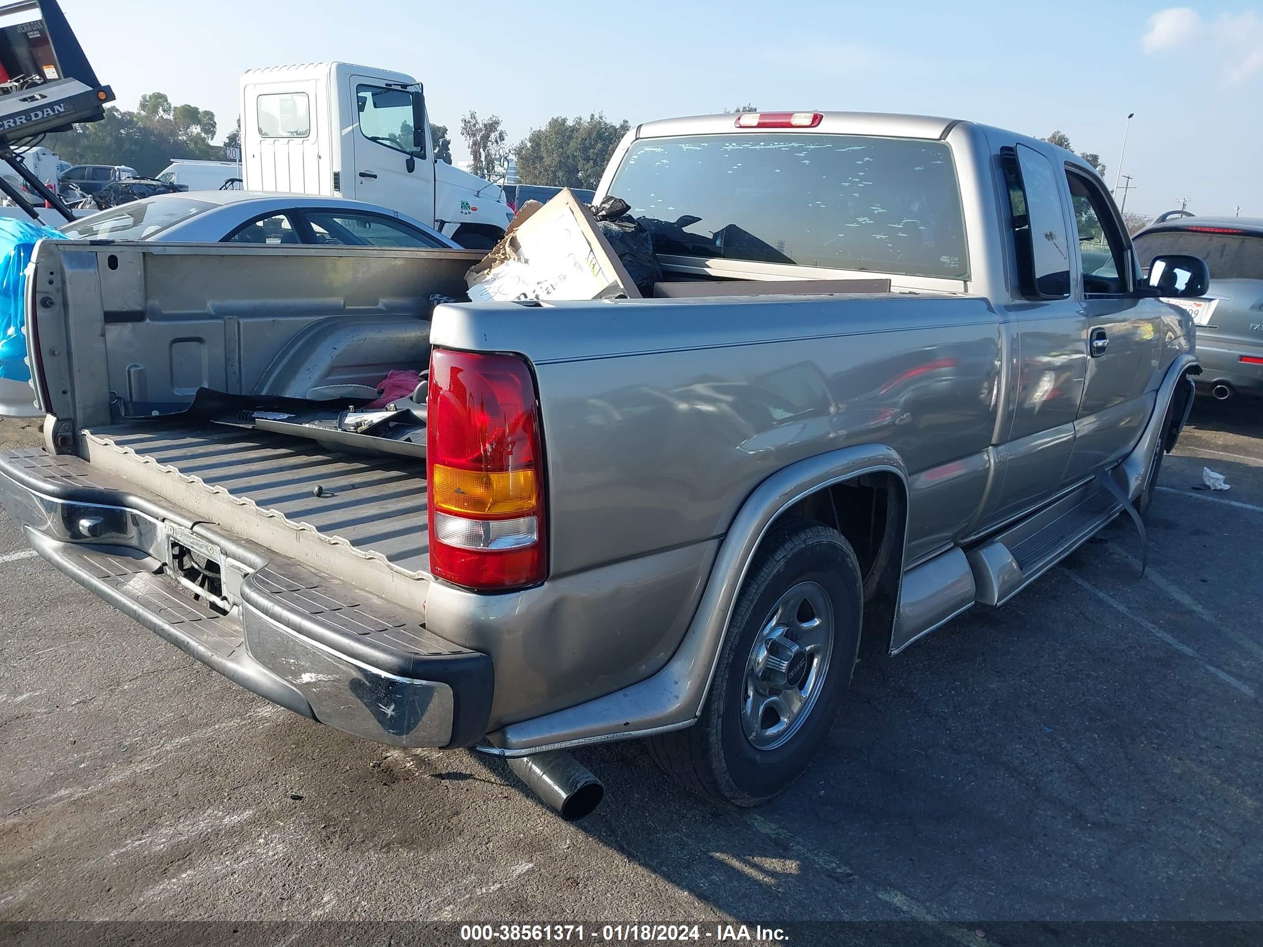 Photo 3 VIN: 2GTEC19V321130332 - GMC SIERRA 