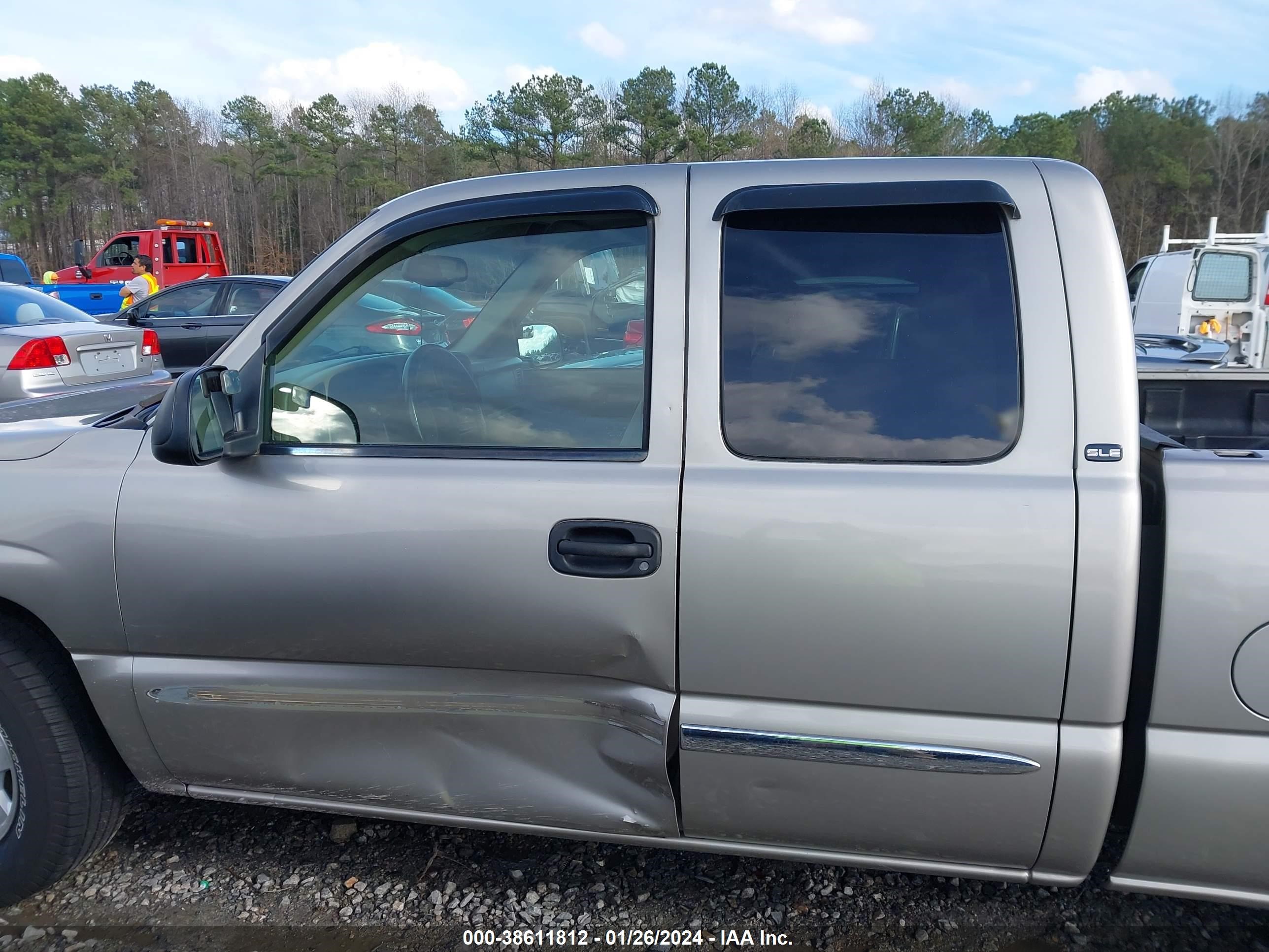 Photo 13 VIN: 2GTEC19V331239925 - GMC SIERRA 