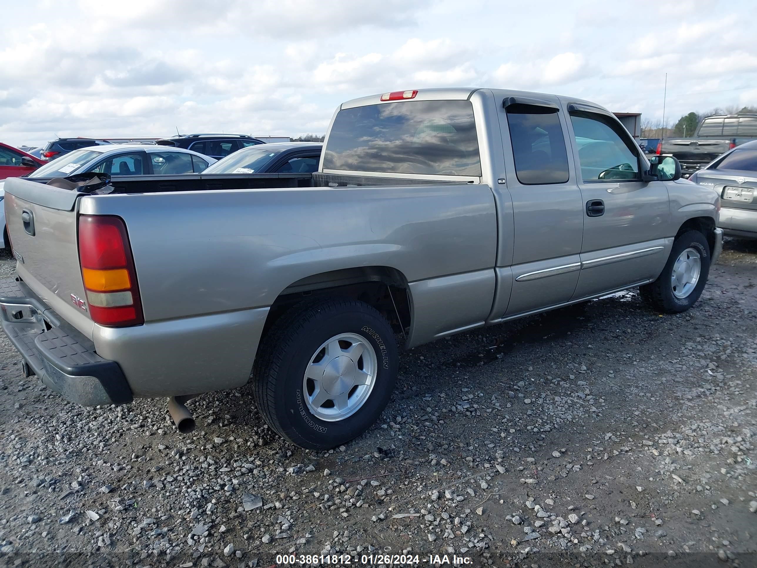 Photo 3 VIN: 2GTEC19V331239925 - GMC SIERRA 