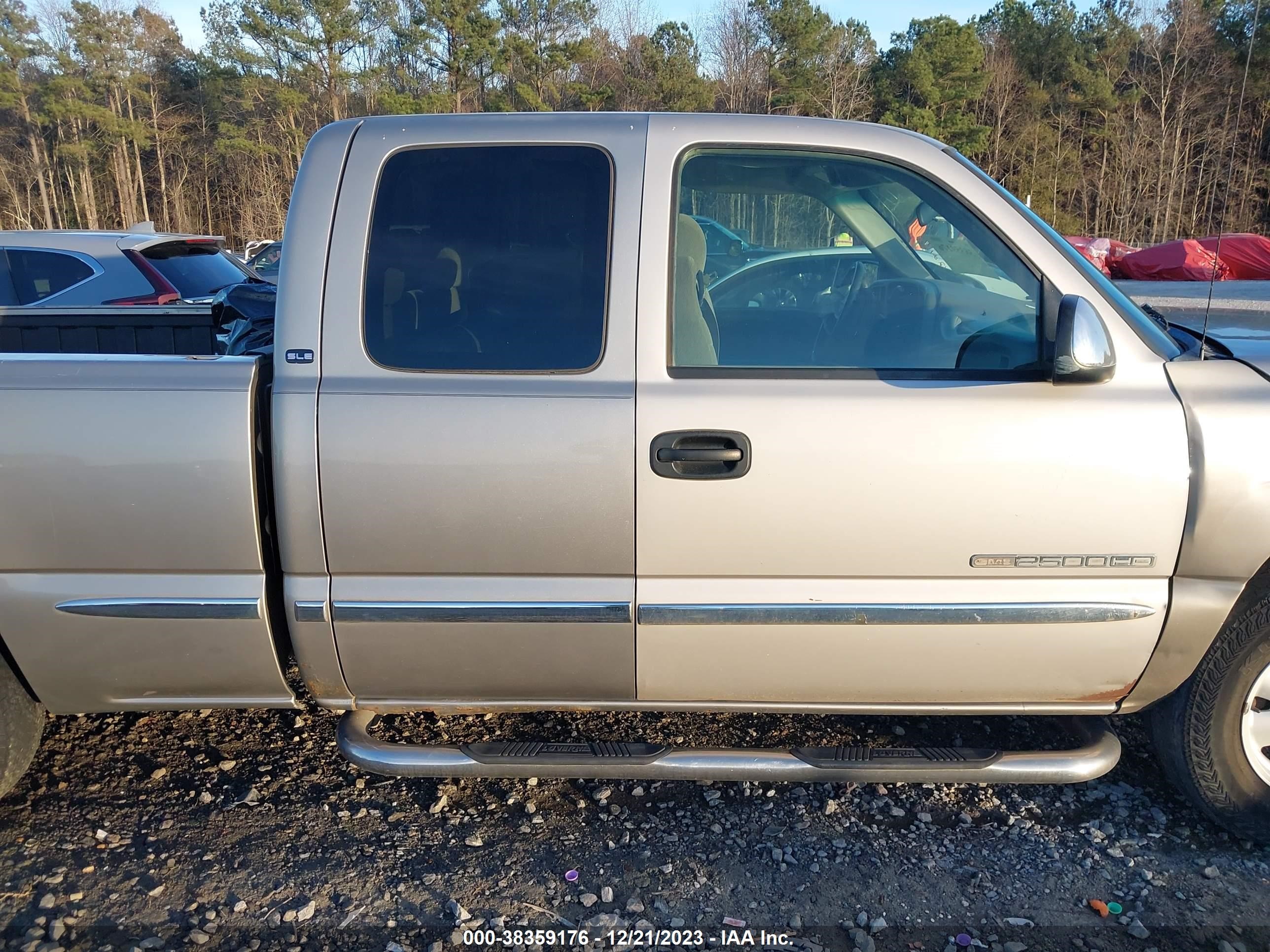 Photo 12 VIN: 2GTEC19V3Y1144451 - GMC SIERRA 