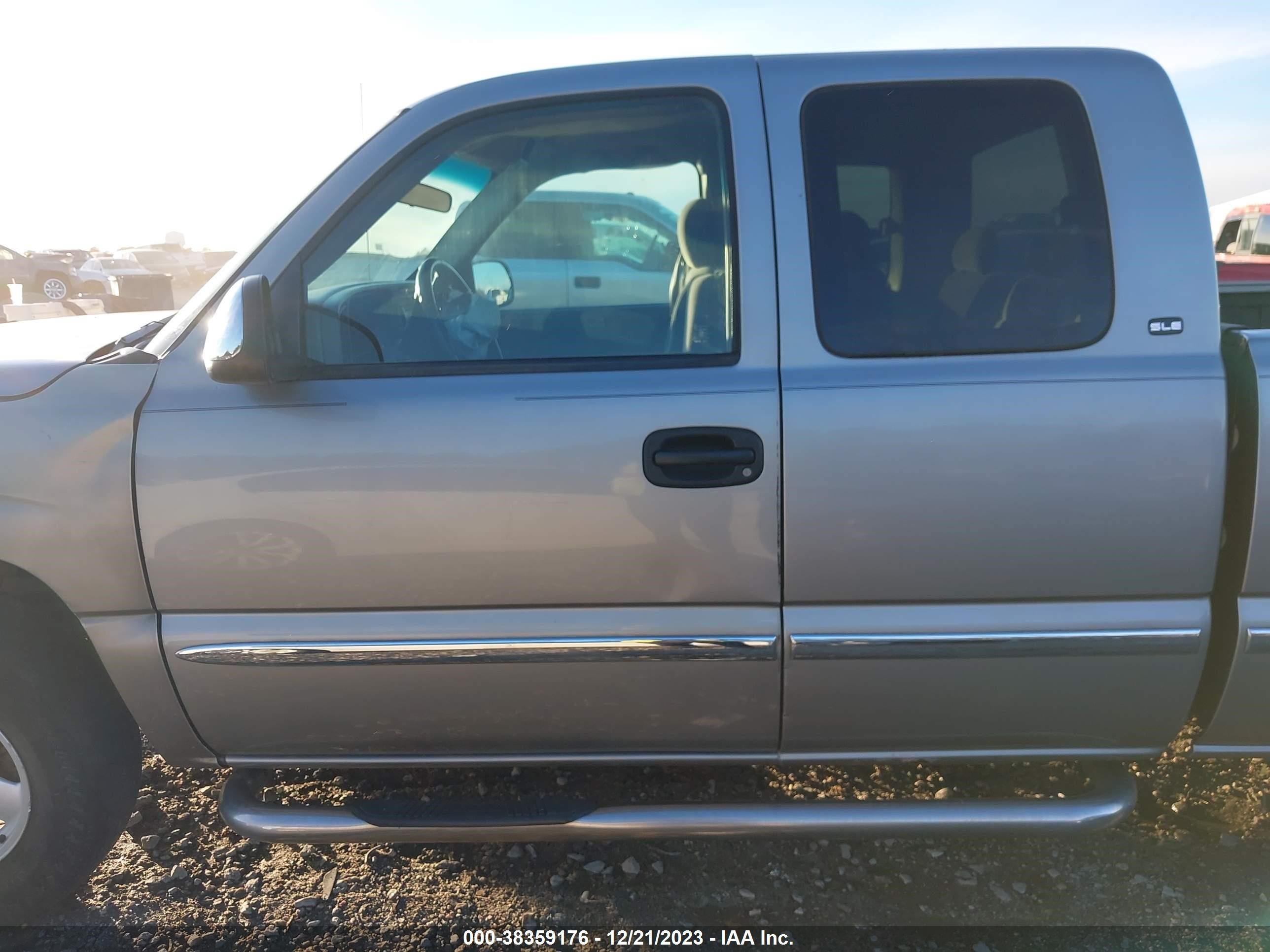 Photo 13 VIN: 2GTEC19V3Y1144451 - GMC SIERRA 