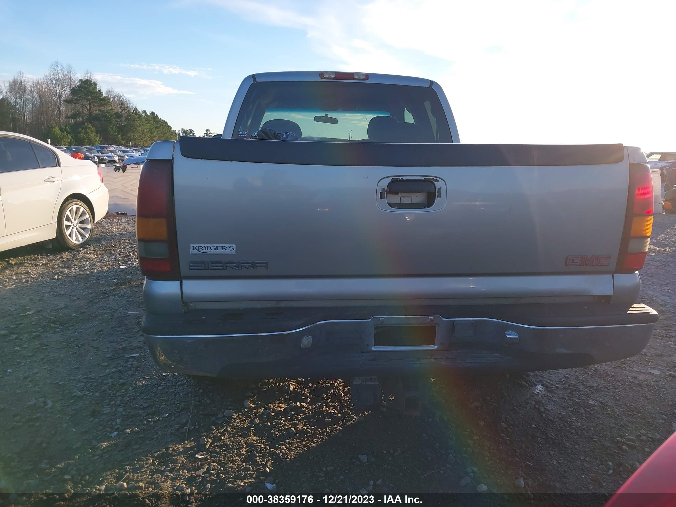 Photo 15 VIN: 2GTEC19V3Y1144451 - GMC SIERRA 