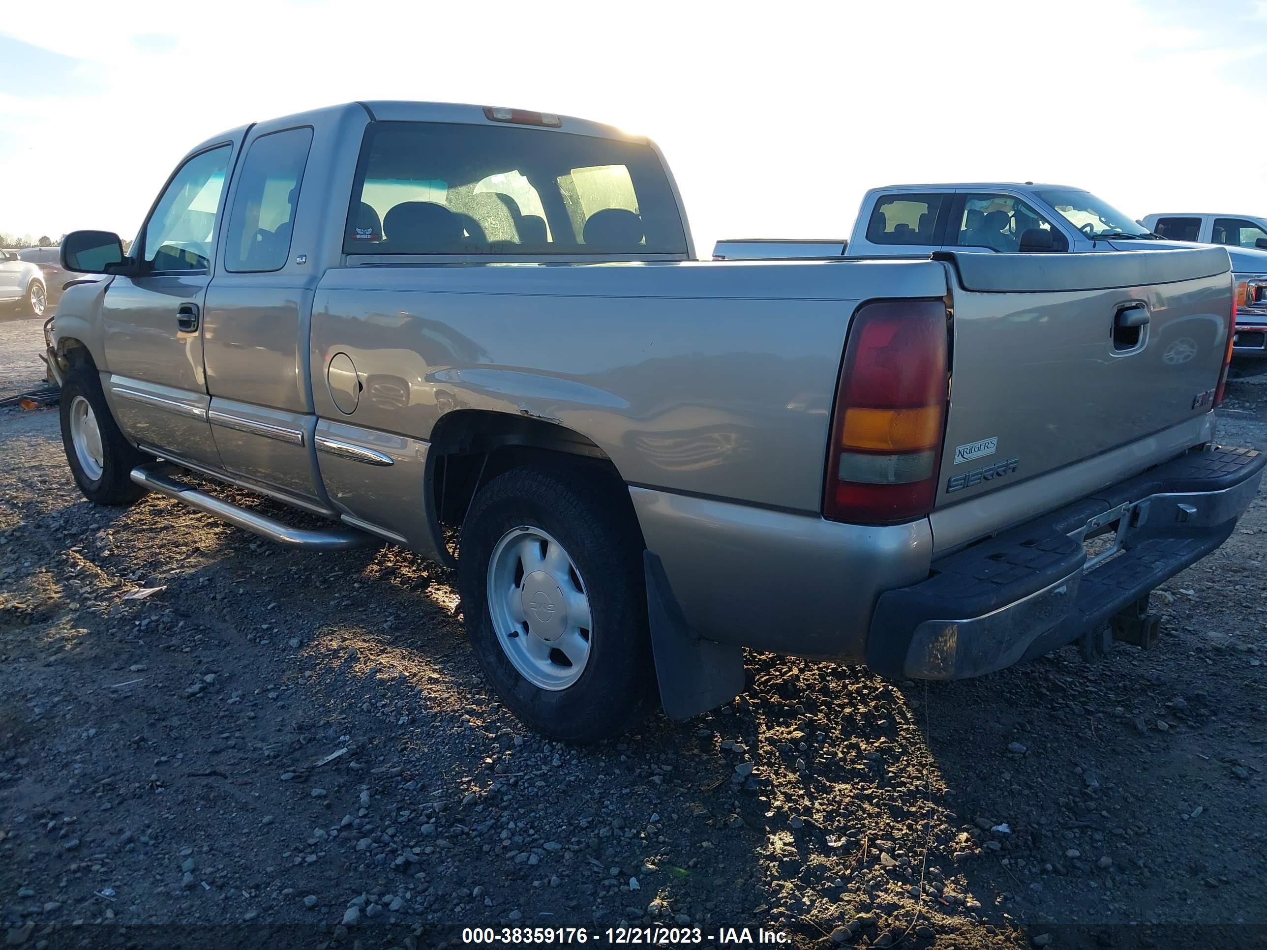 Photo 2 VIN: 2GTEC19V3Y1144451 - GMC SIERRA 