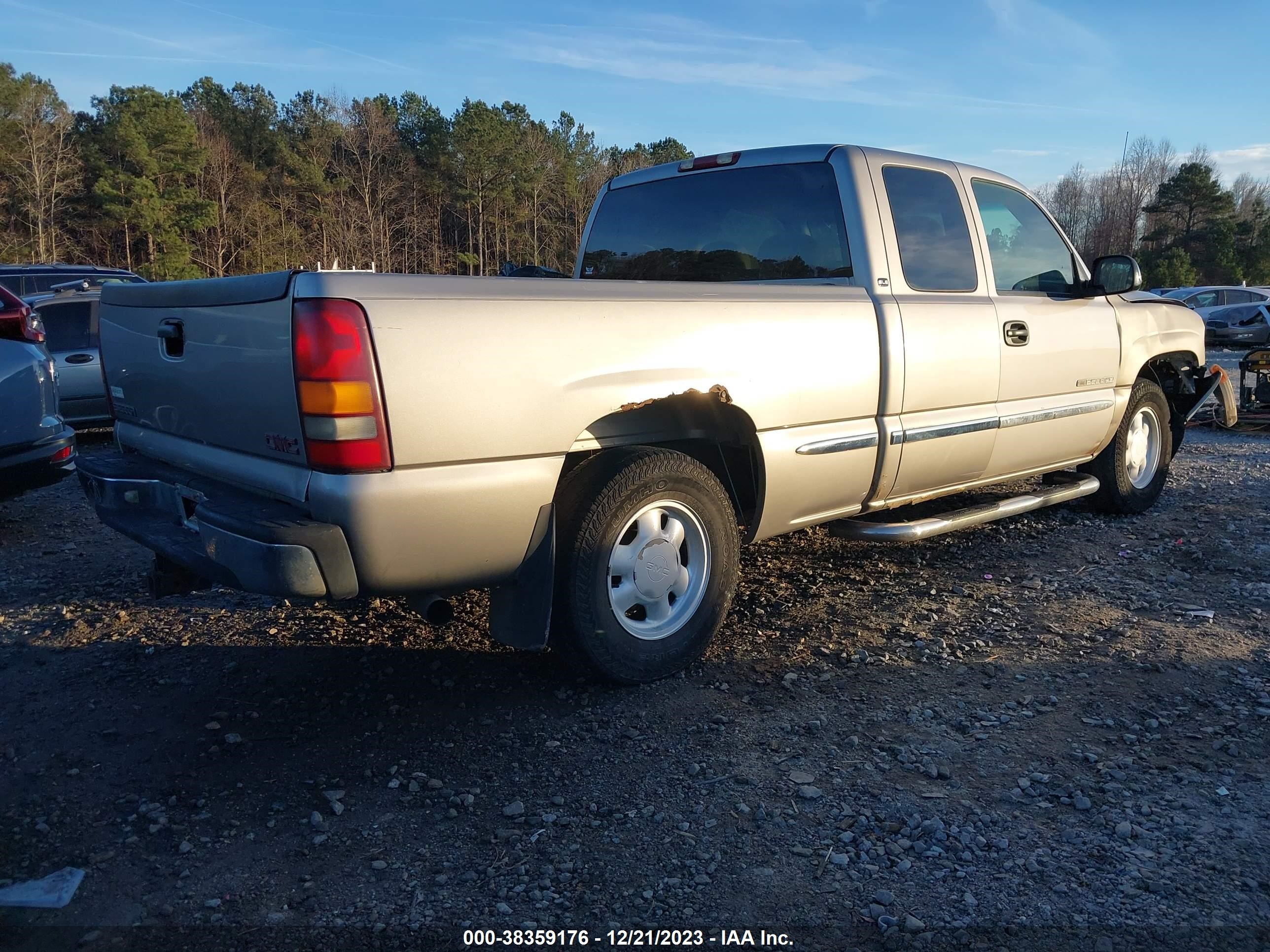 Photo 3 VIN: 2GTEC19V3Y1144451 - GMC SIERRA 