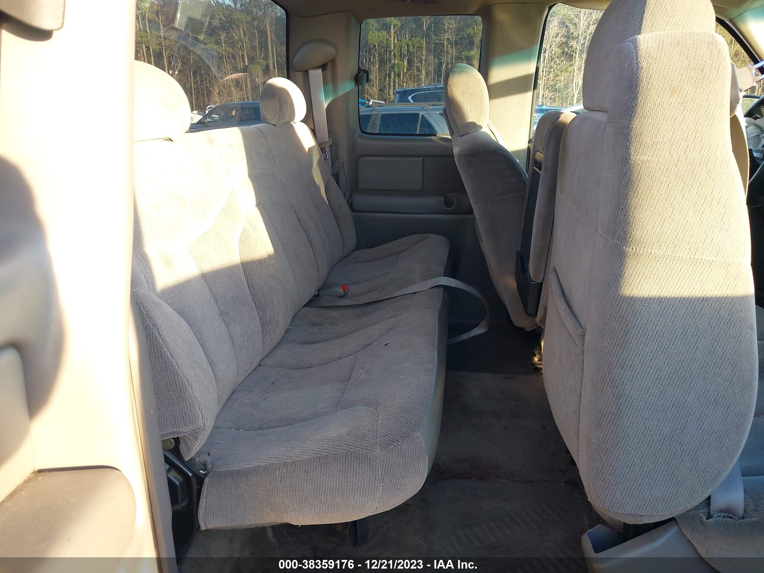 Photo 7 VIN: 2GTEC19V3Y1144451 - GMC SIERRA 