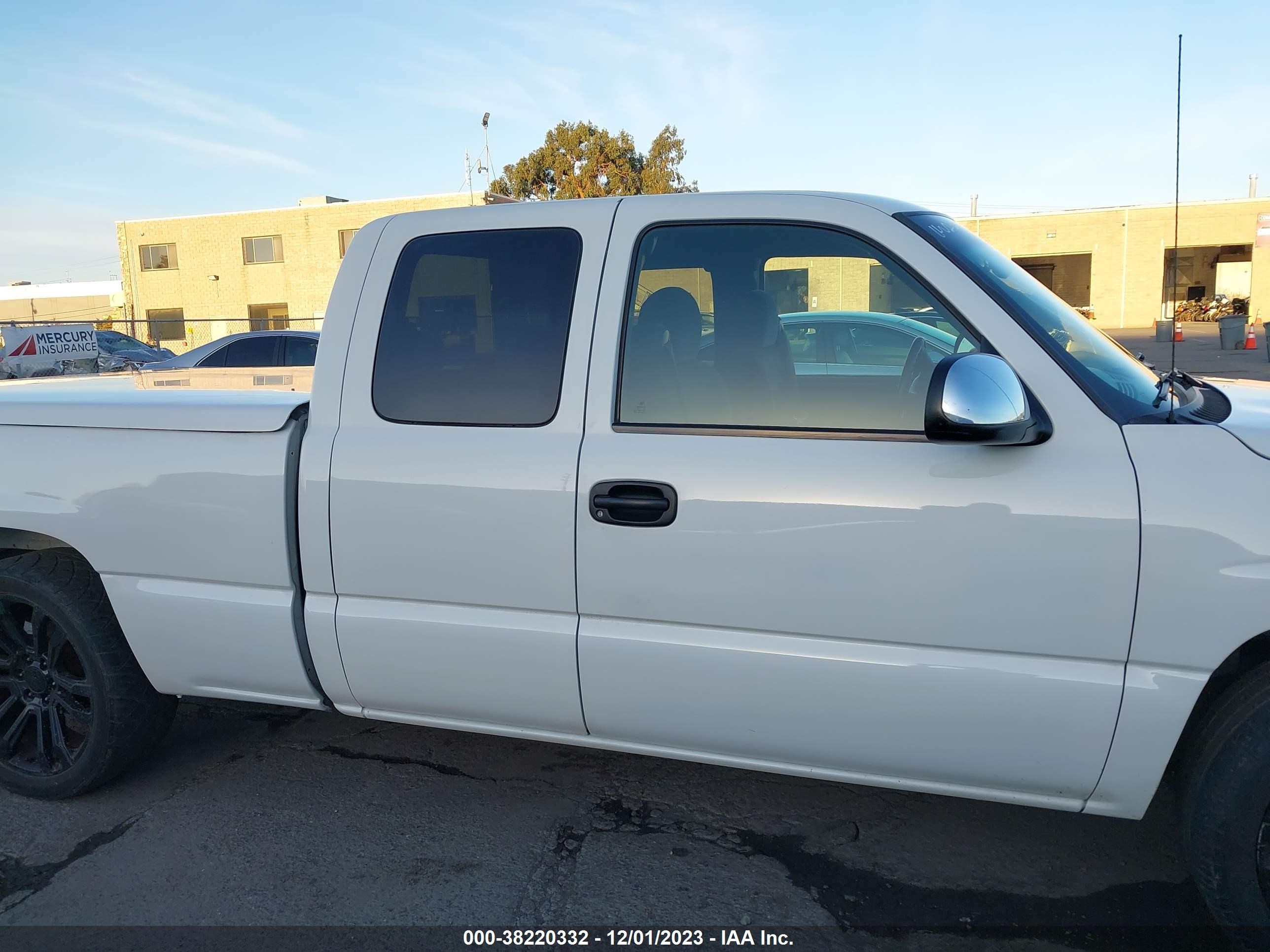 Photo 12 VIN: 2GTEC19V421179524 - GMC SIERRA 