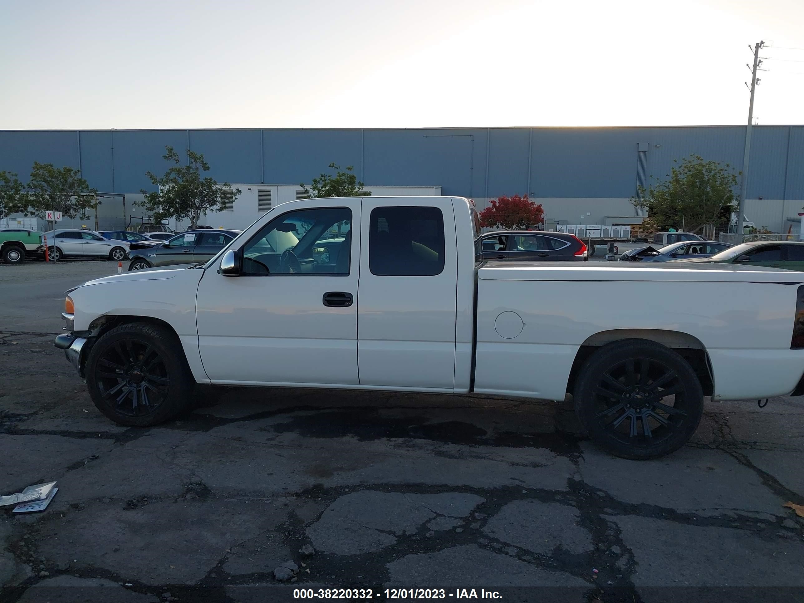 Photo 13 VIN: 2GTEC19V421179524 - GMC SIERRA 