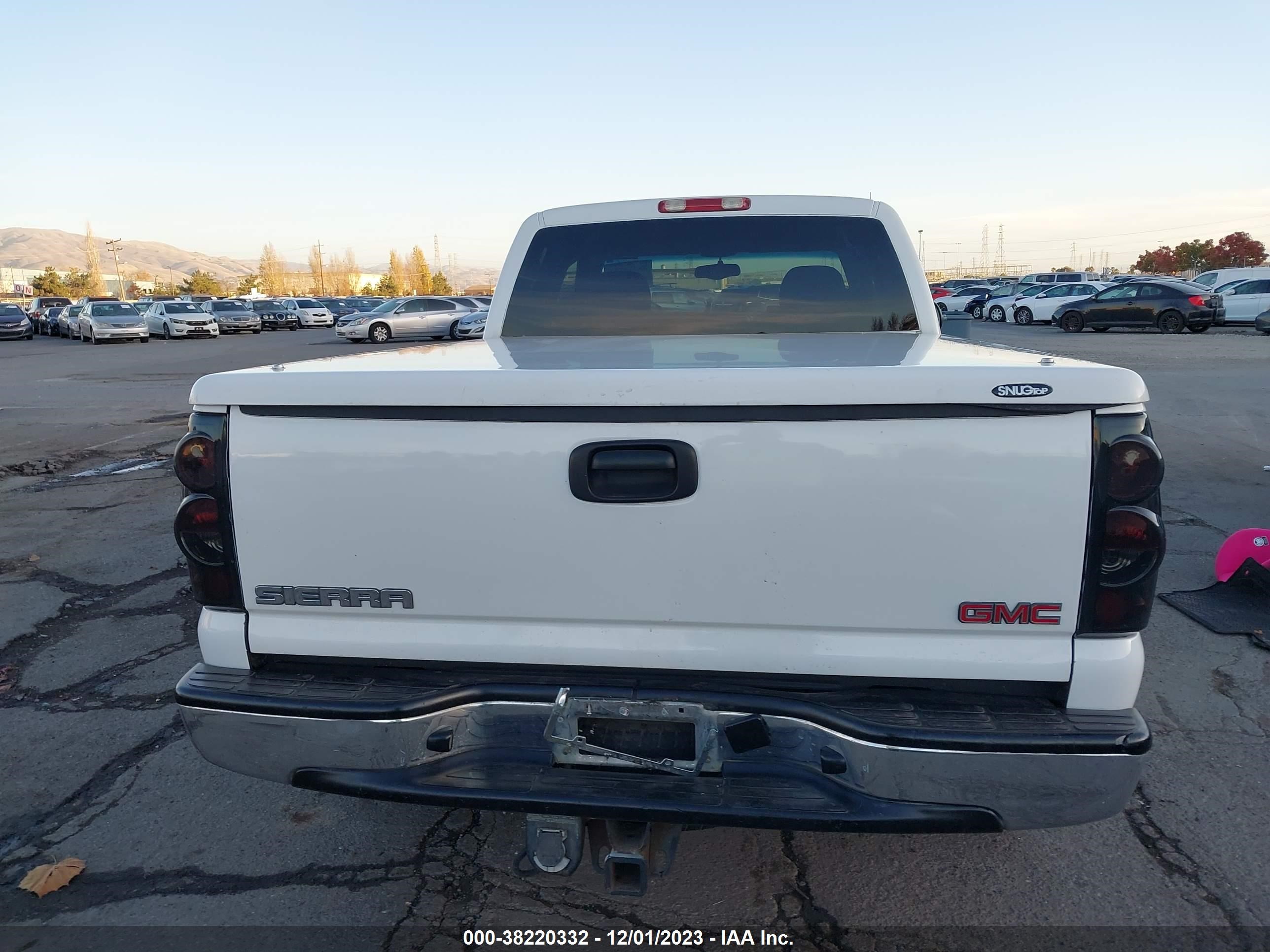 Photo 15 VIN: 2GTEC19V421179524 - GMC SIERRA 