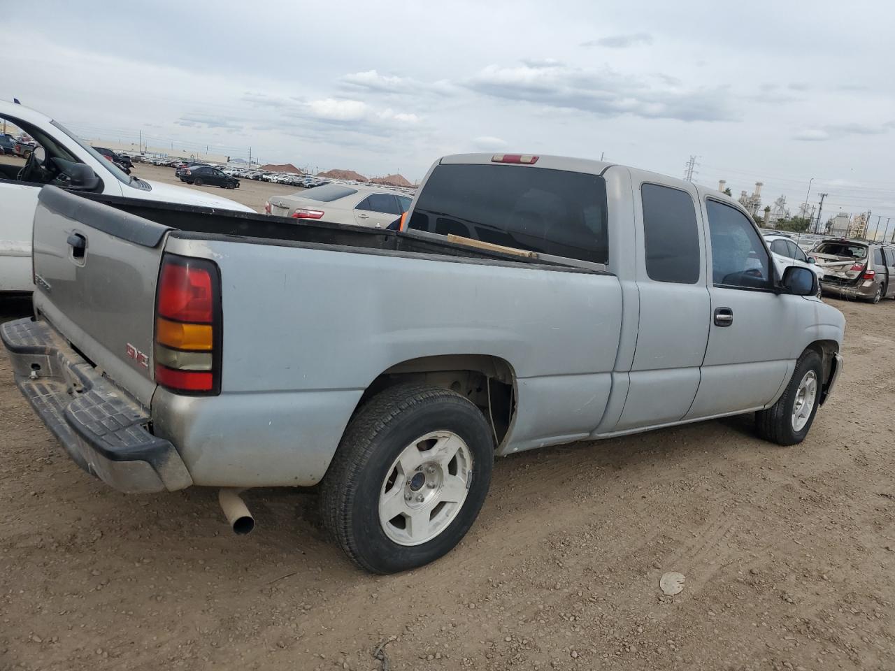 Photo 2 VIN: 2GTEC19V421419171 - GMC SIERRA 