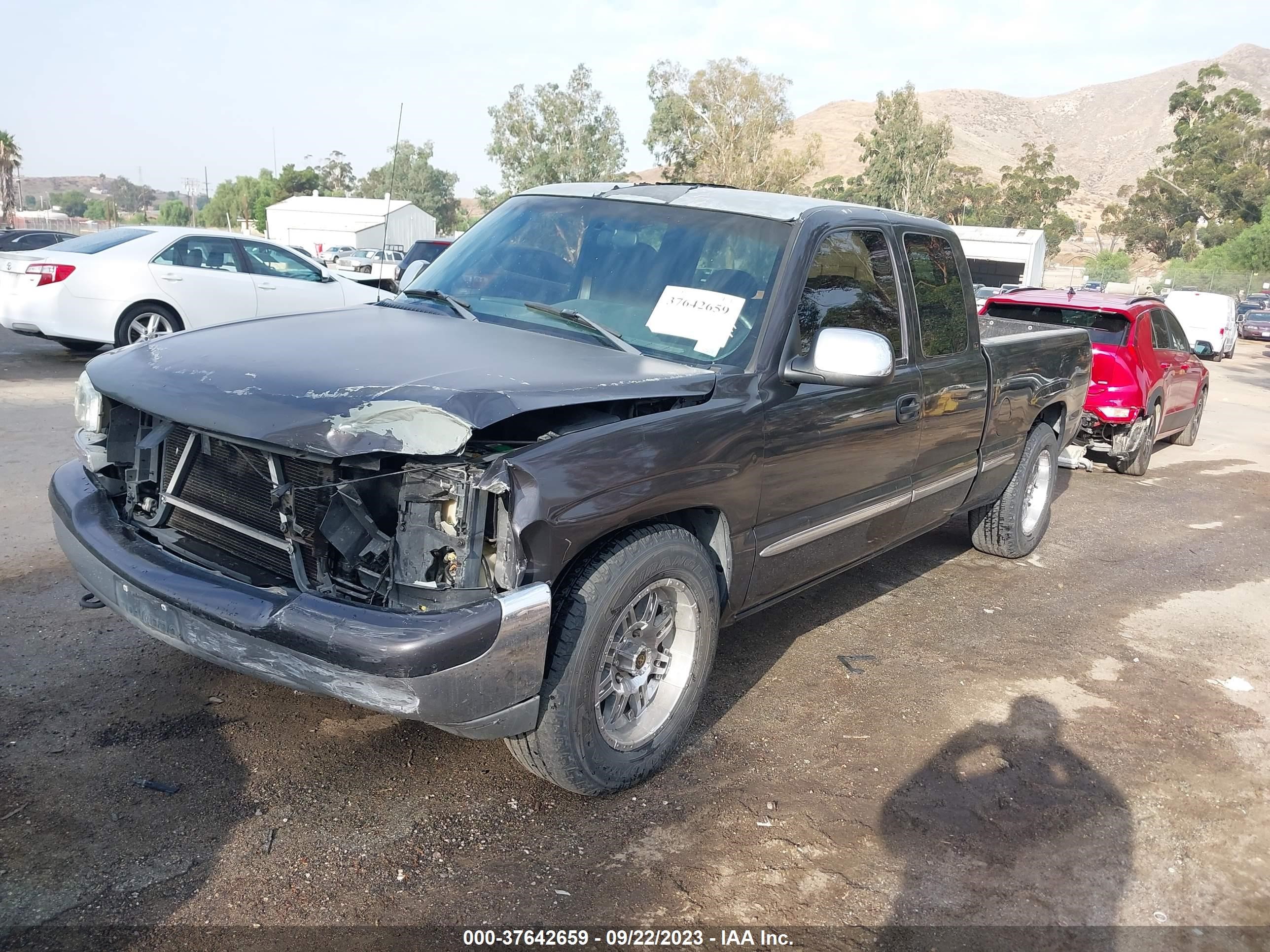 Photo 1 VIN: 2GTEC19V4Y1251492 - GMC SIERRA 