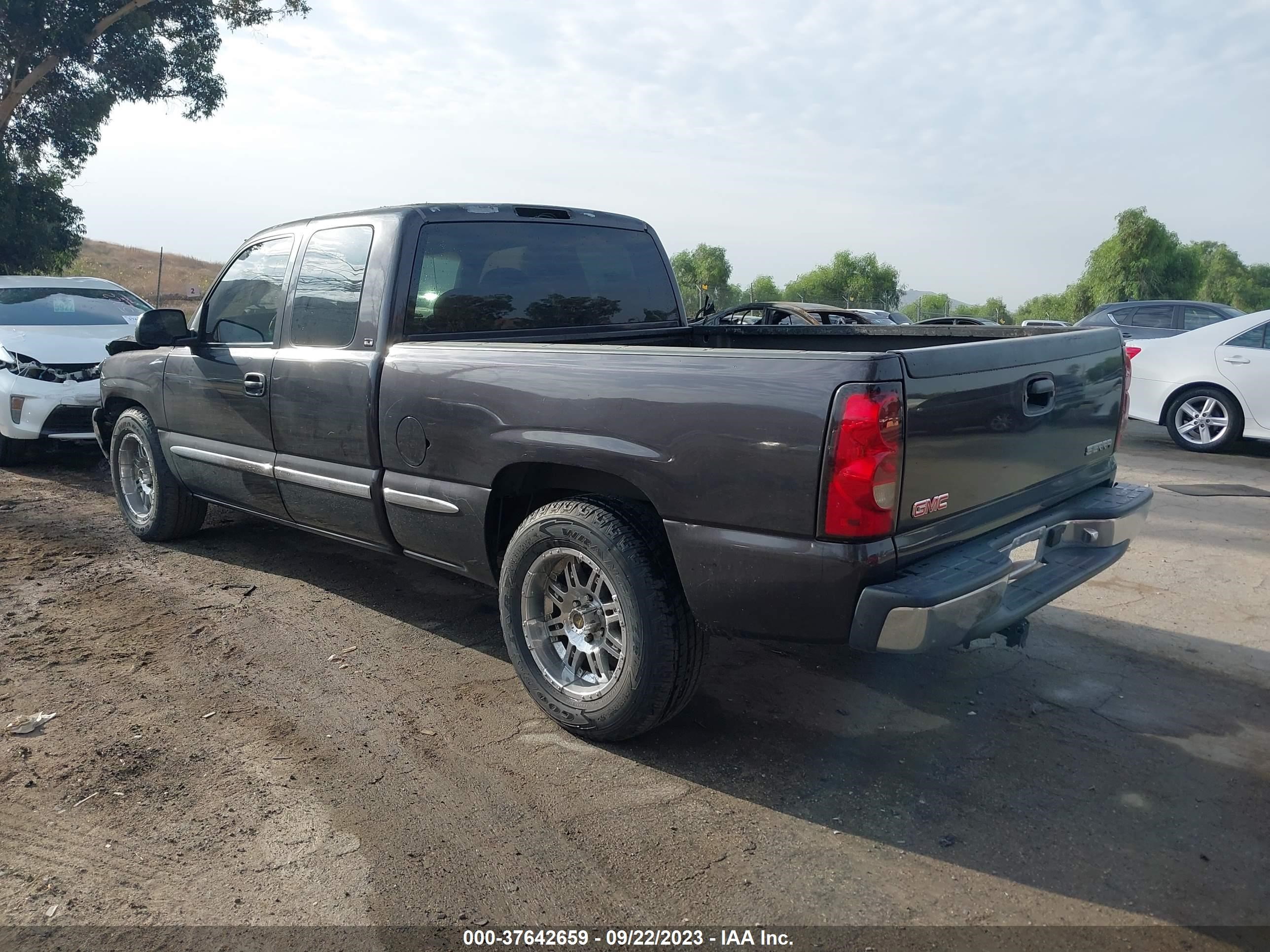 Photo 2 VIN: 2GTEC19V4Y1251492 - GMC SIERRA 