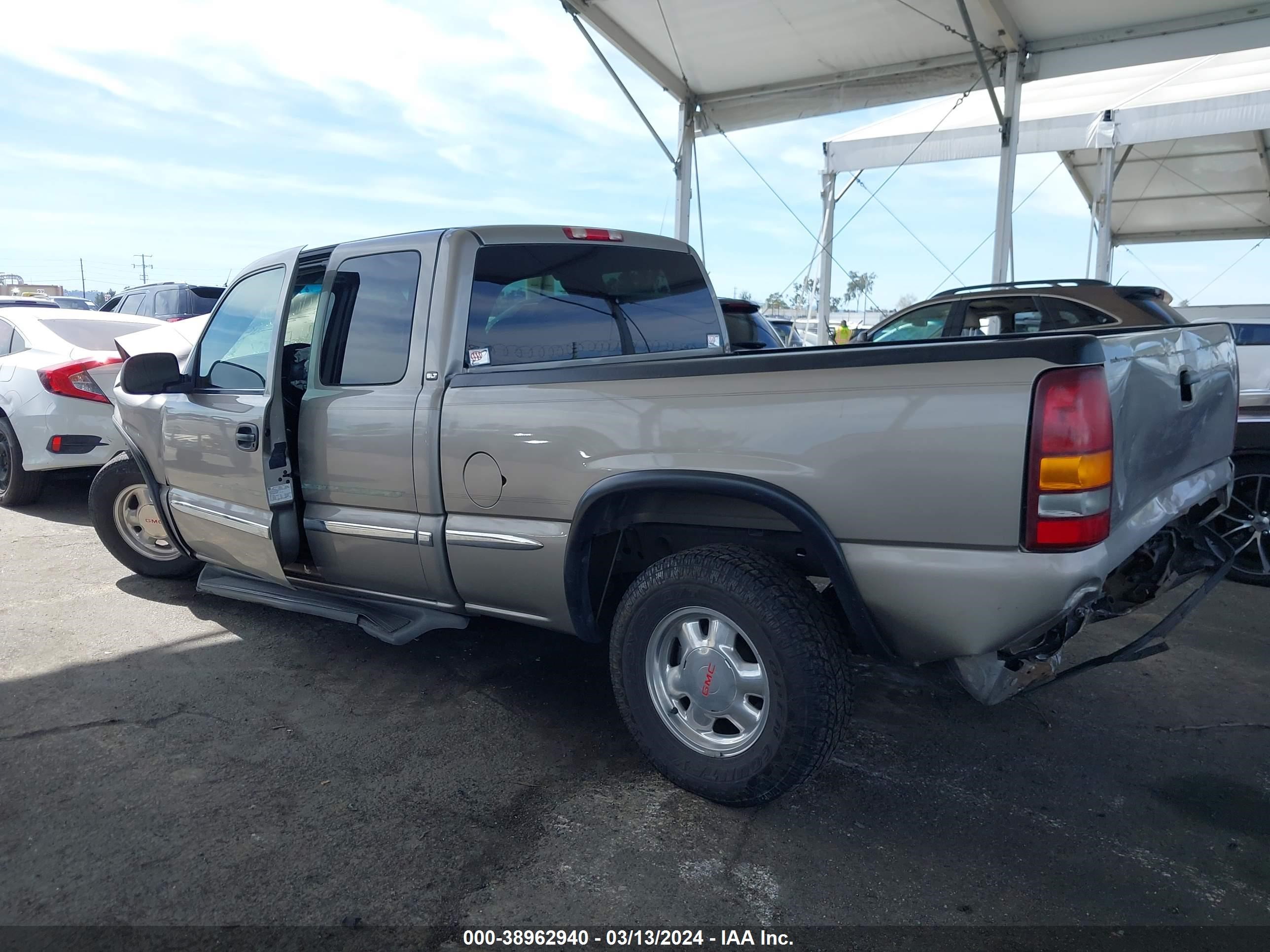 Photo 2 VIN: 2GTEC19V621249573 - GMC SIERRA 