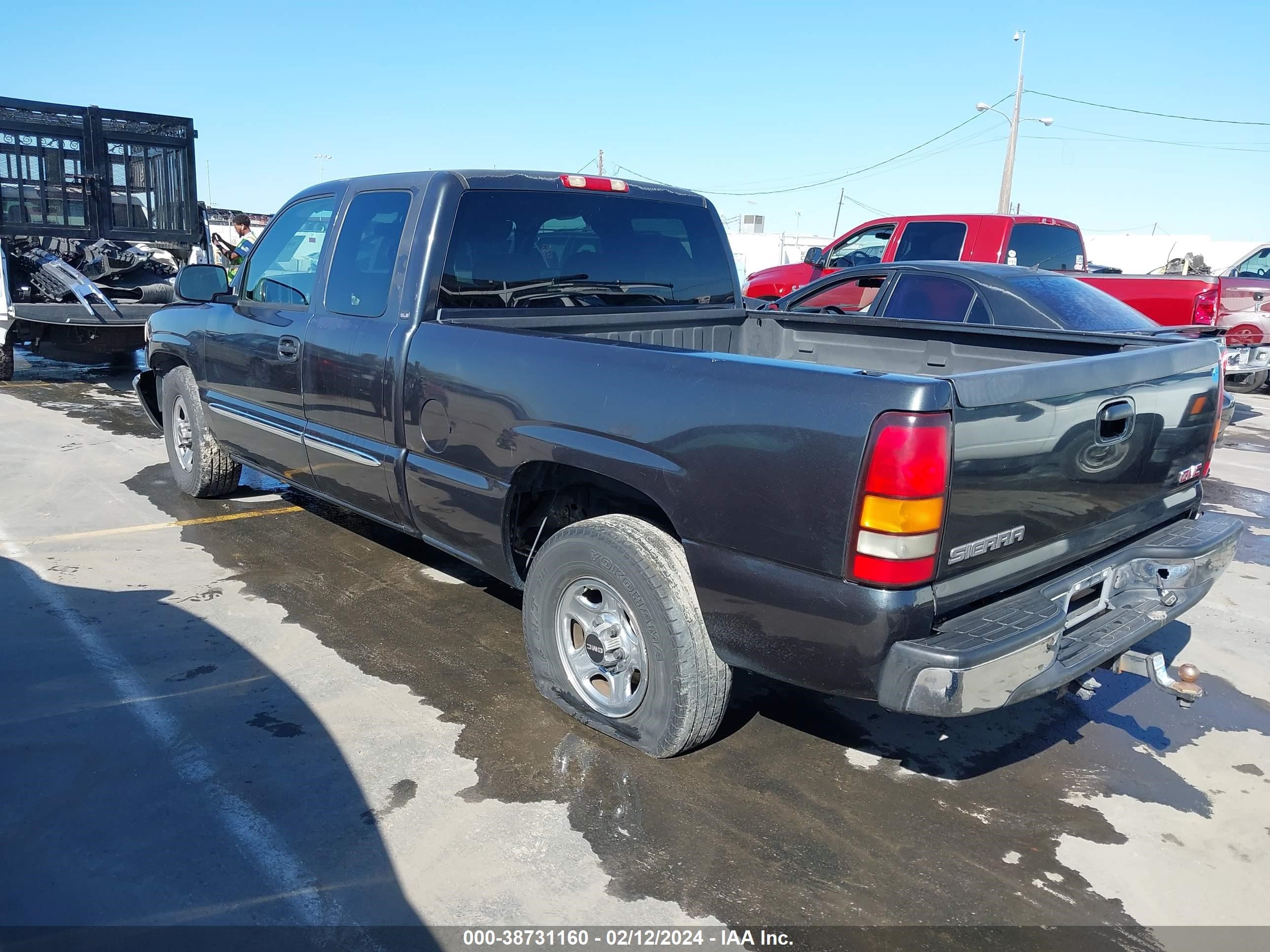 Photo 2 VIN: 2GTEC19V641100132 - GMC SIERRA 