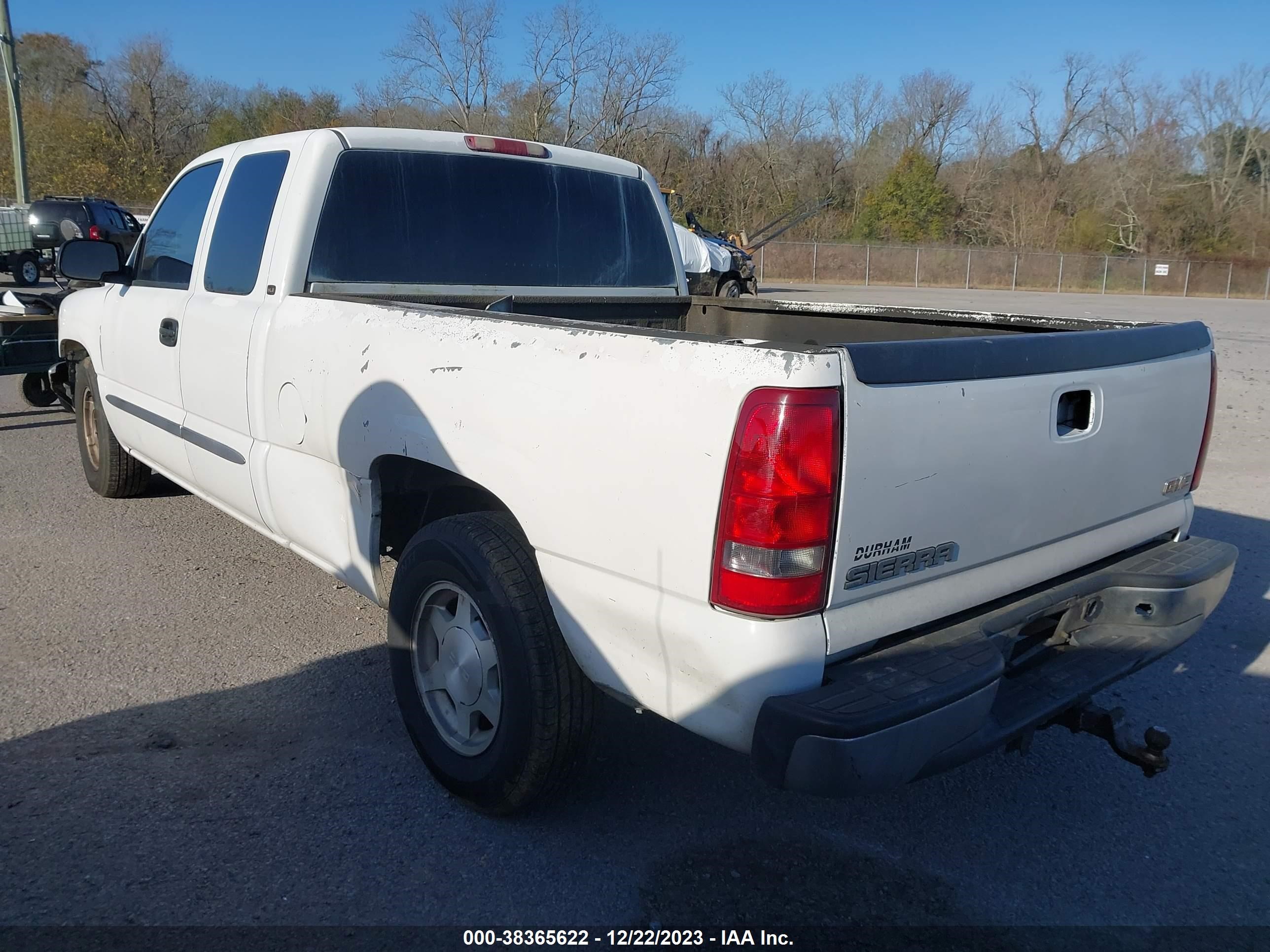 Photo 2 VIN: 2GTEC19V731387818 - GMC SIERRA 