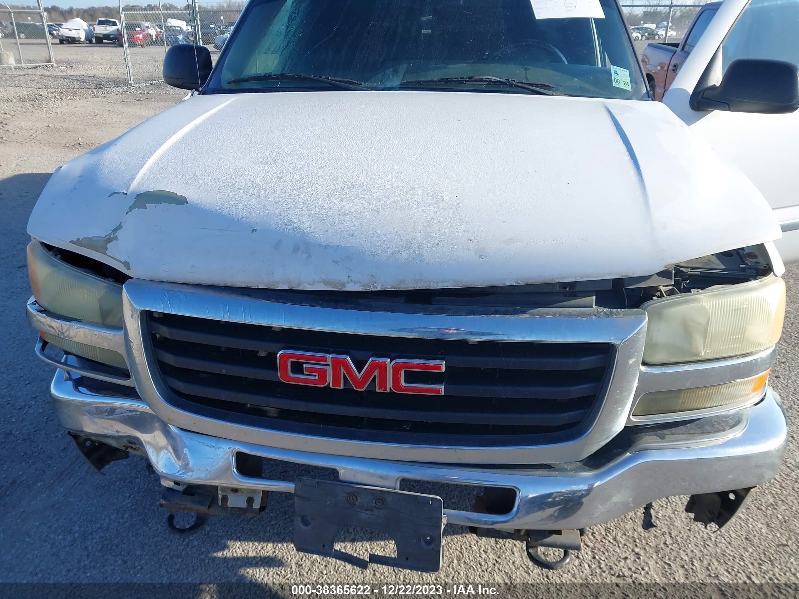 Photo 9 VIN: 2GTEC19V731387818 - GMC SIERRA 