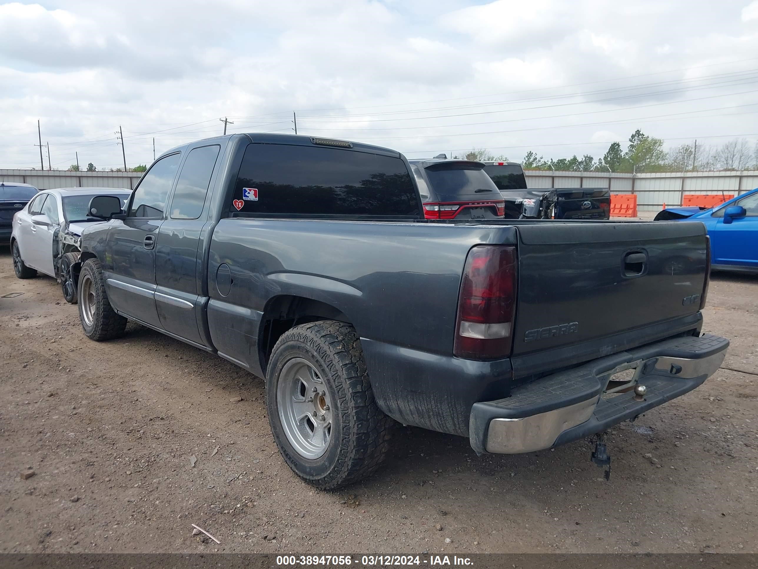 Photo 2 VIN: 2GTEC19V741152966 - GMC SIERRA 