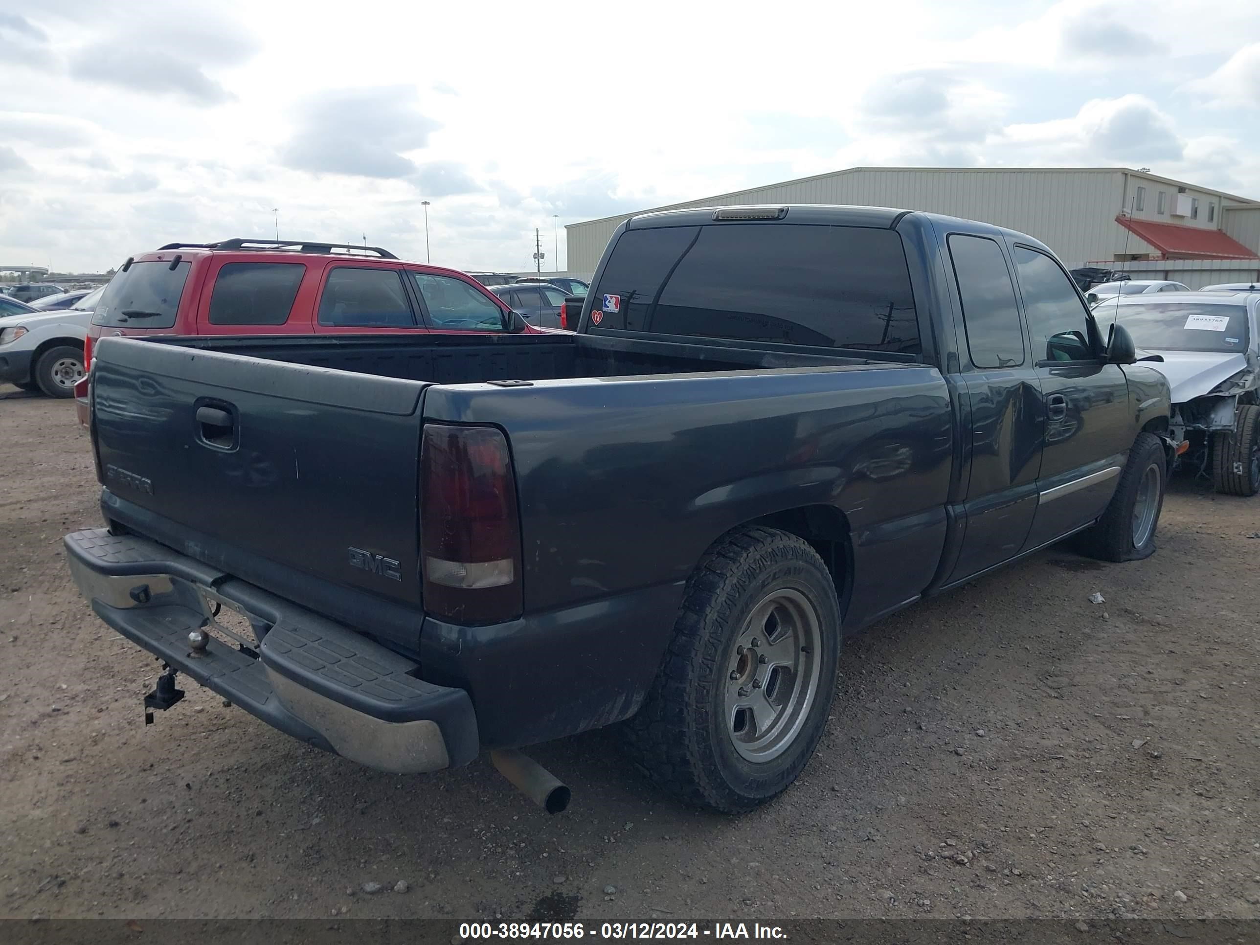 Photo 3 VIN: 2GTEC19V741152966 - GMC SIERRA 