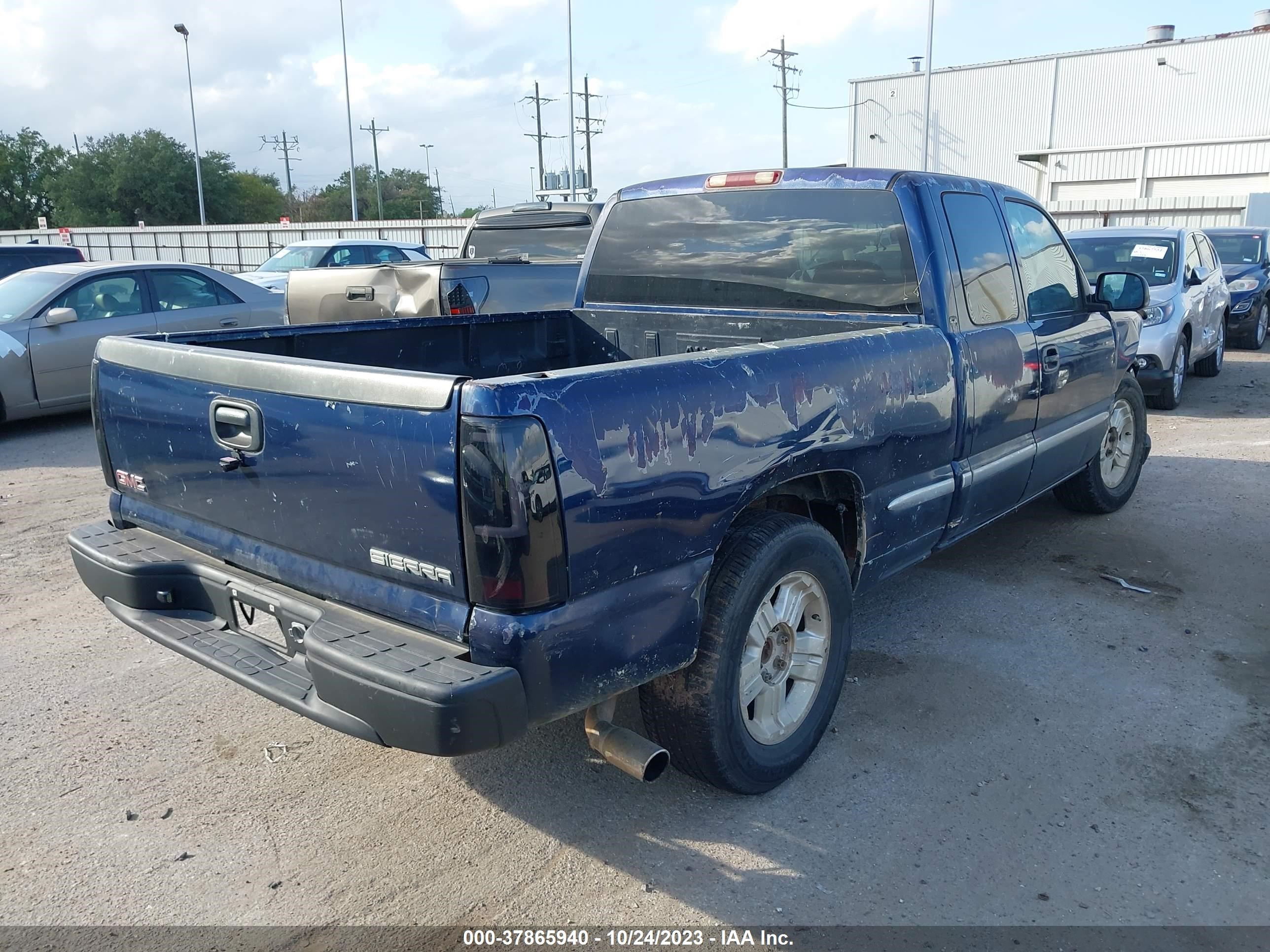 Photo 3 VIN: 2GTEC19V7X1528988 - GMC SIERRA 