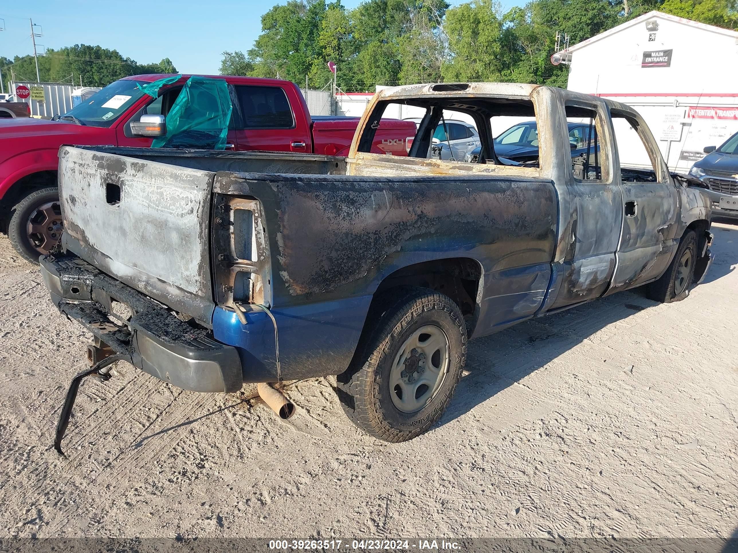 Photo 3 VIN: 2GTEC19V831121322 - GMC SIERRA 