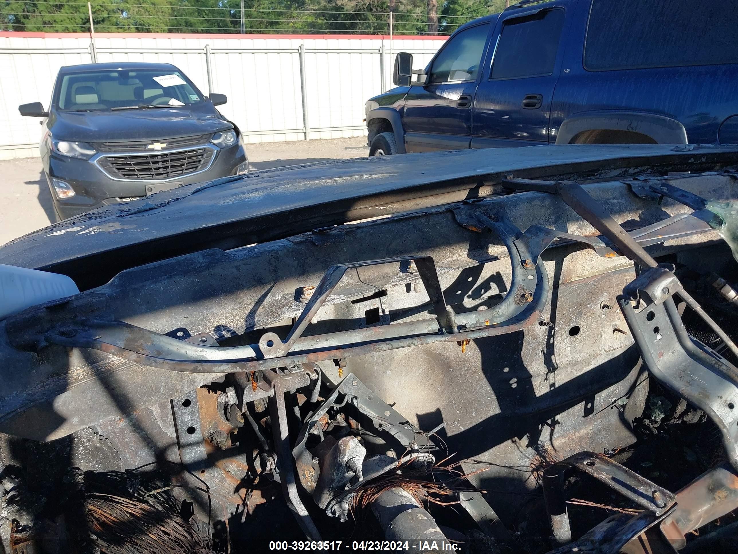 Photo 6 VIN: 2GTEC19V831121322 - GMC SIERRA 