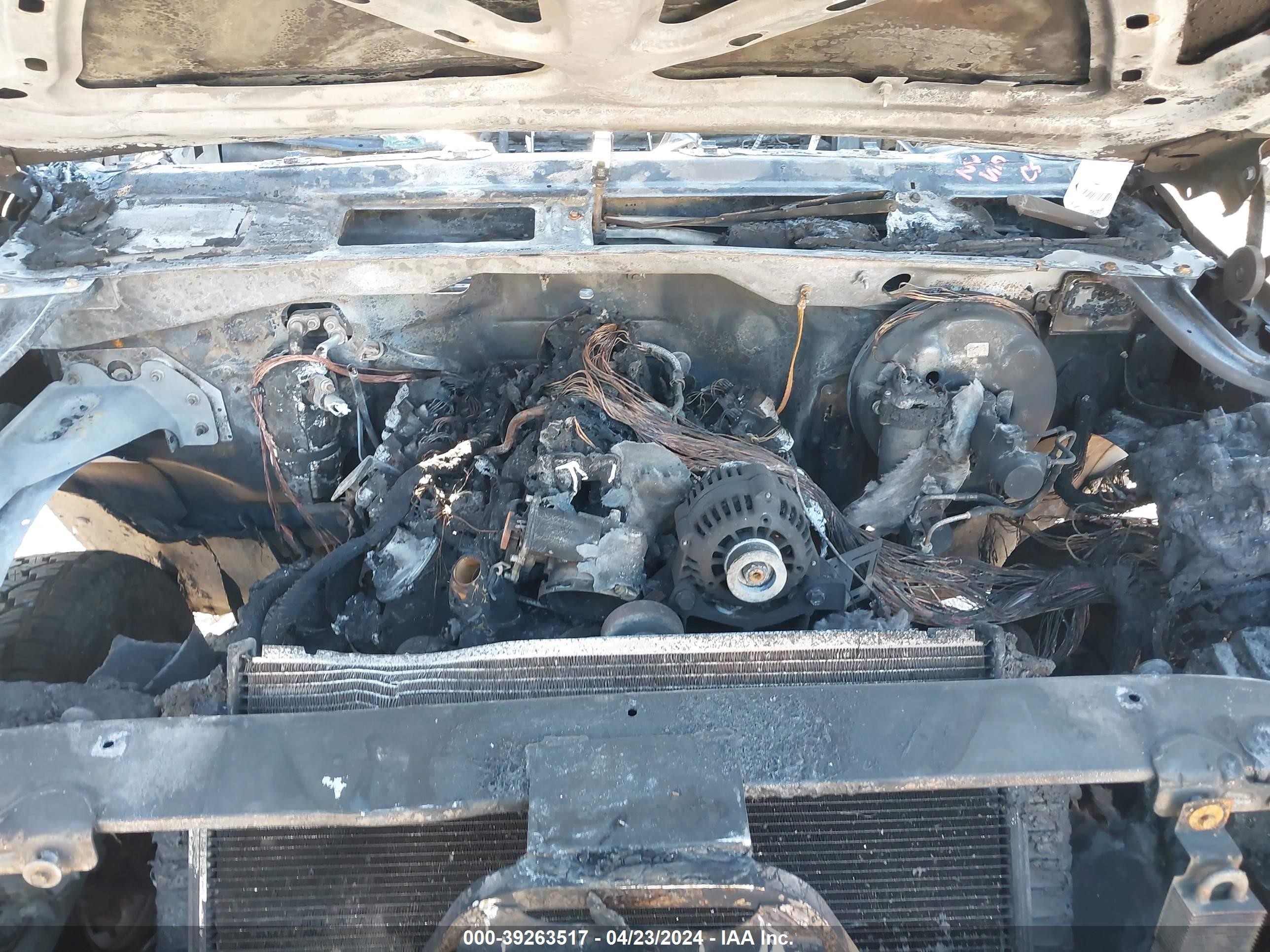 Photo 9 VIN: 2GTEC19V831121322 - GMC SIERRA 