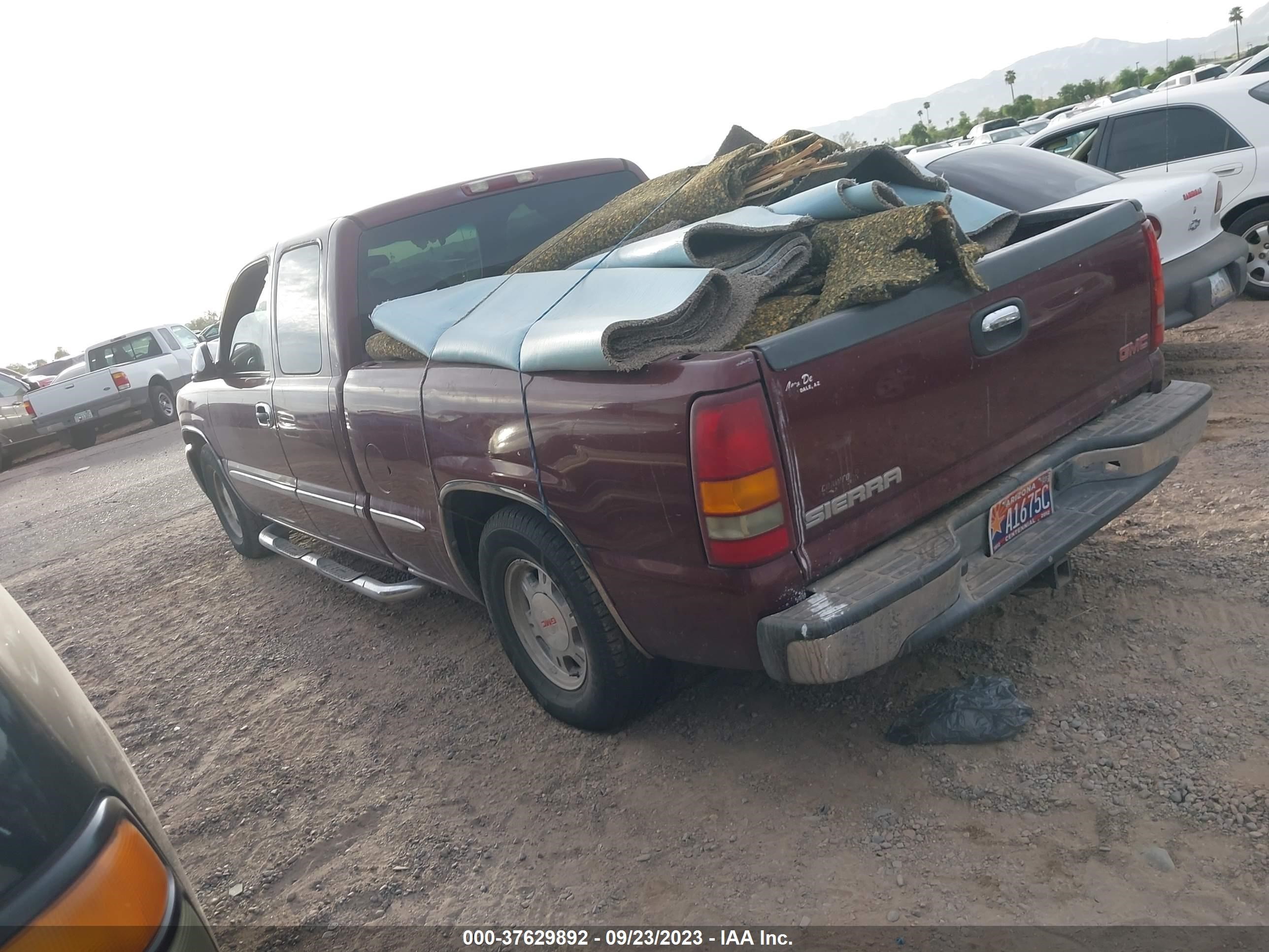 Photo 2 VIN: 2GTEC19V921305828 - GMC SIERRA 