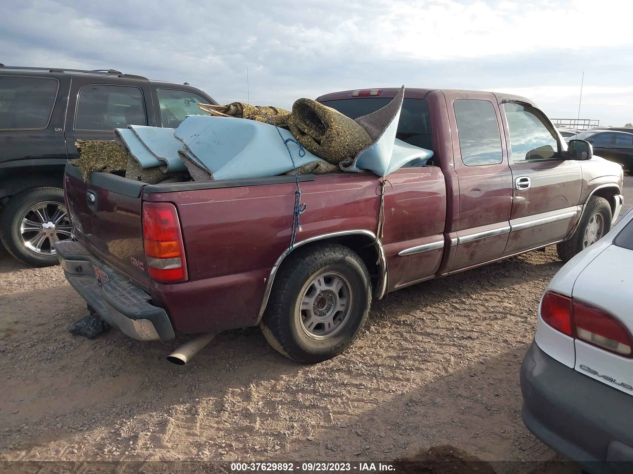 Photo 3 VIN: 2GTEC19V921305828 - GMC SIERRA 