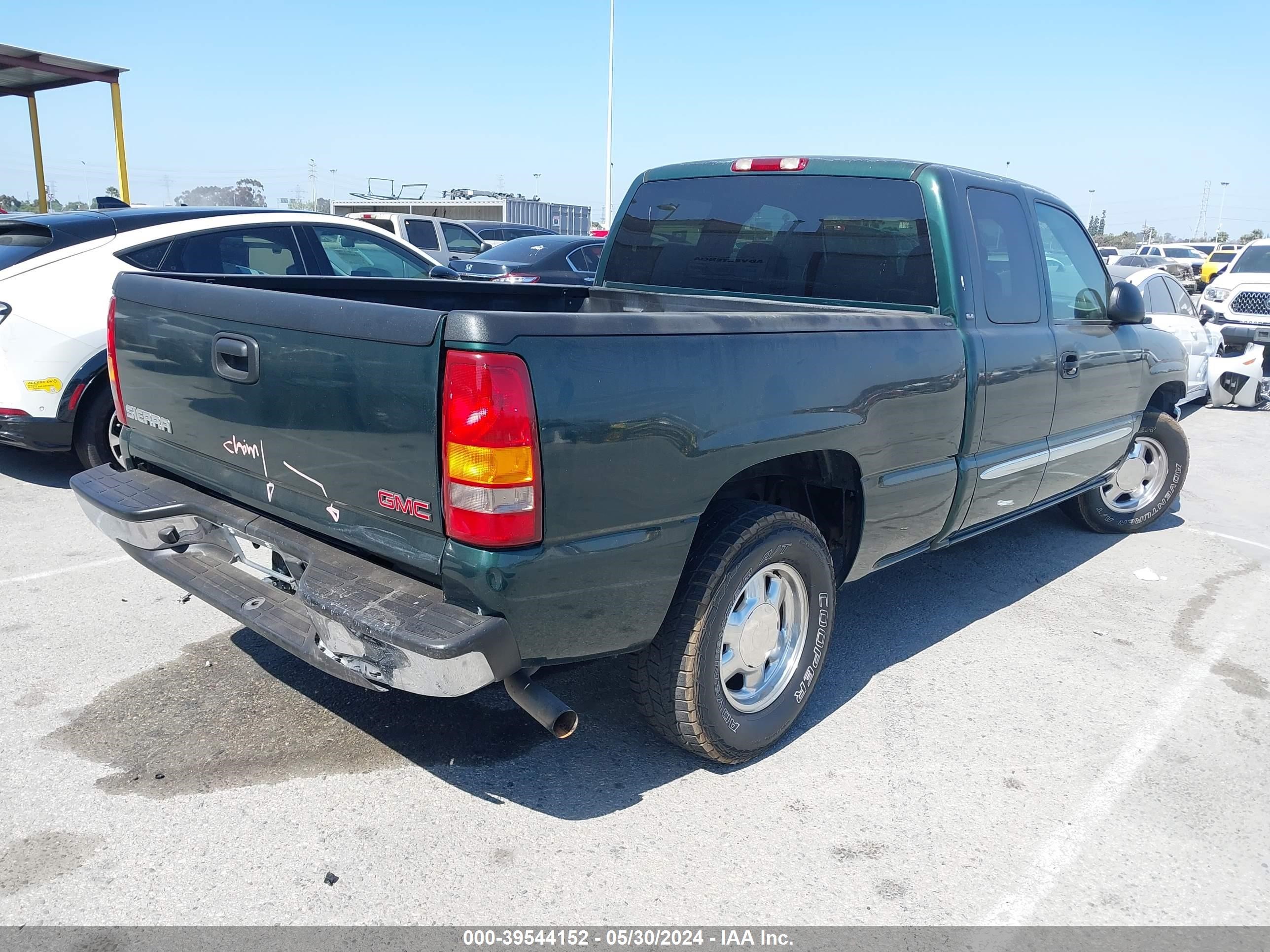 Photo 3 VIN: 2GTEC19V931137108 - GMC SIERRA 