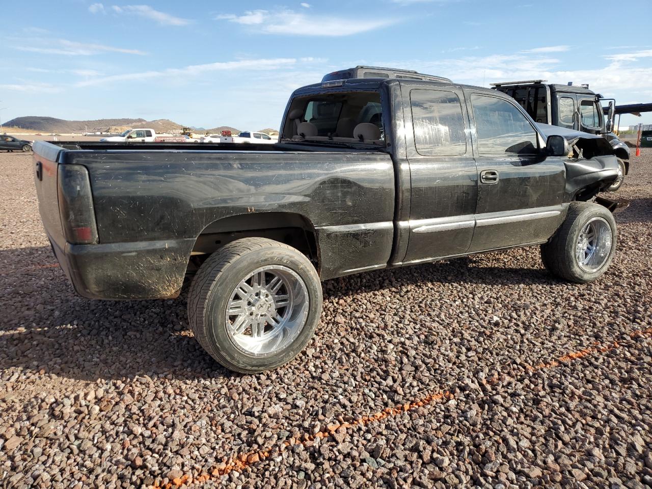 Photo 2 VIN: 2GTEC19V931235815 - GMC SIERRA 