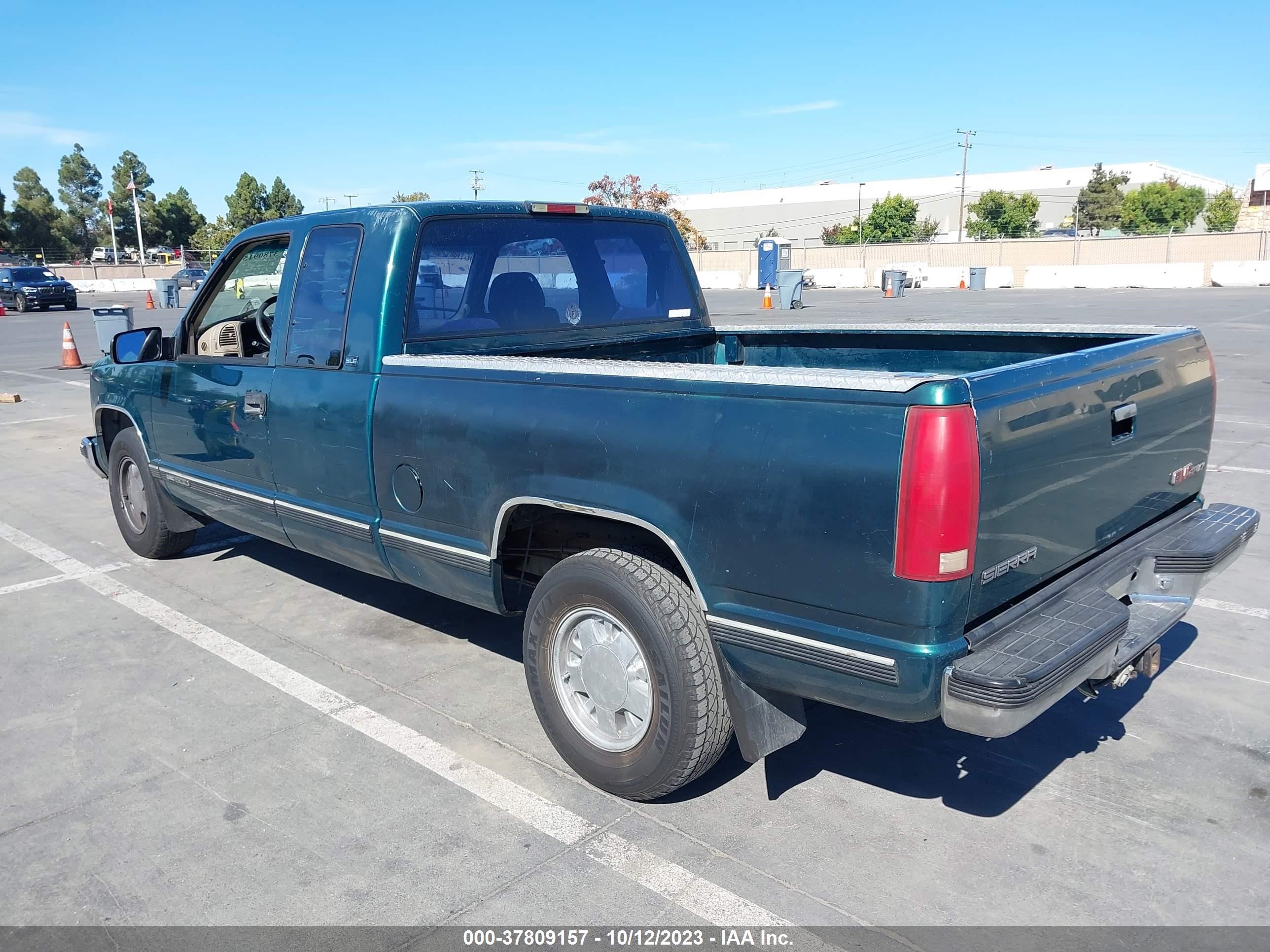 Photo 2 VIN: 2GTEC19W4T1542401 - GMC SIERRA 