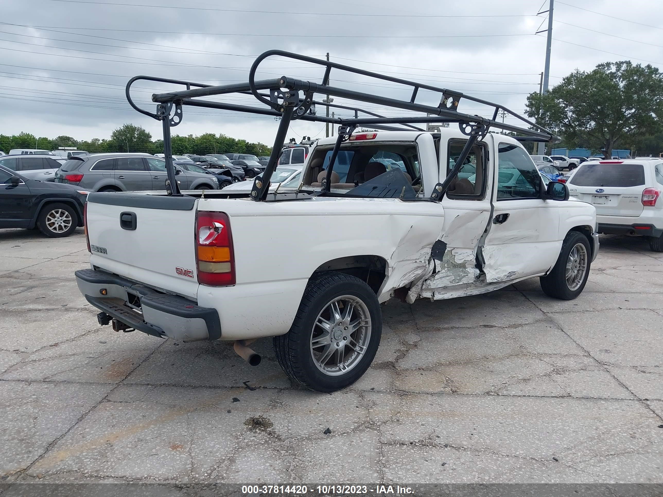 Photo 3 VIN: 2GTEC19X131246390 - GMC SIERRA 