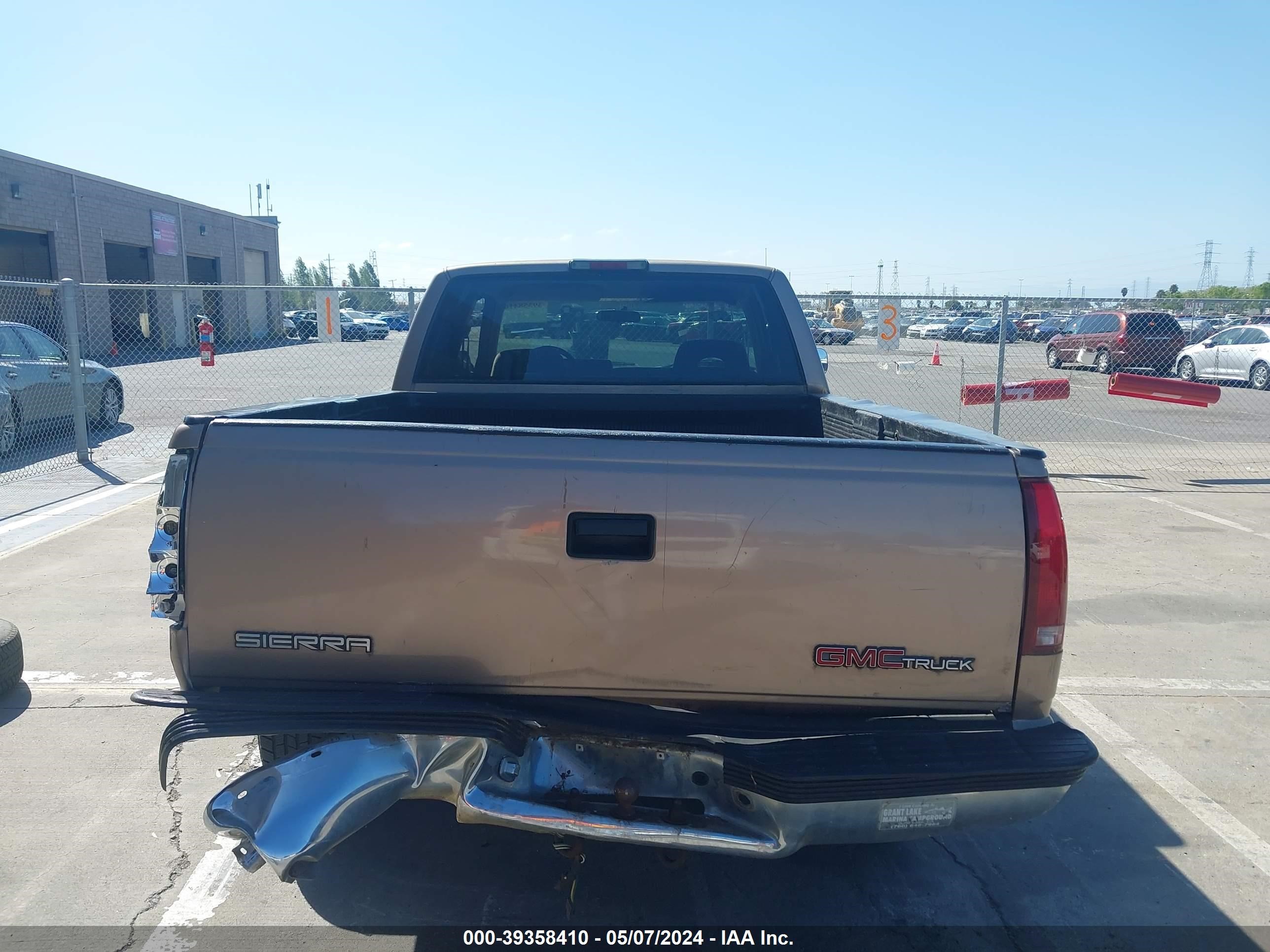 Photo 16 VIN: 2GTEC19Z2R1580972 - GMC SIERRA 