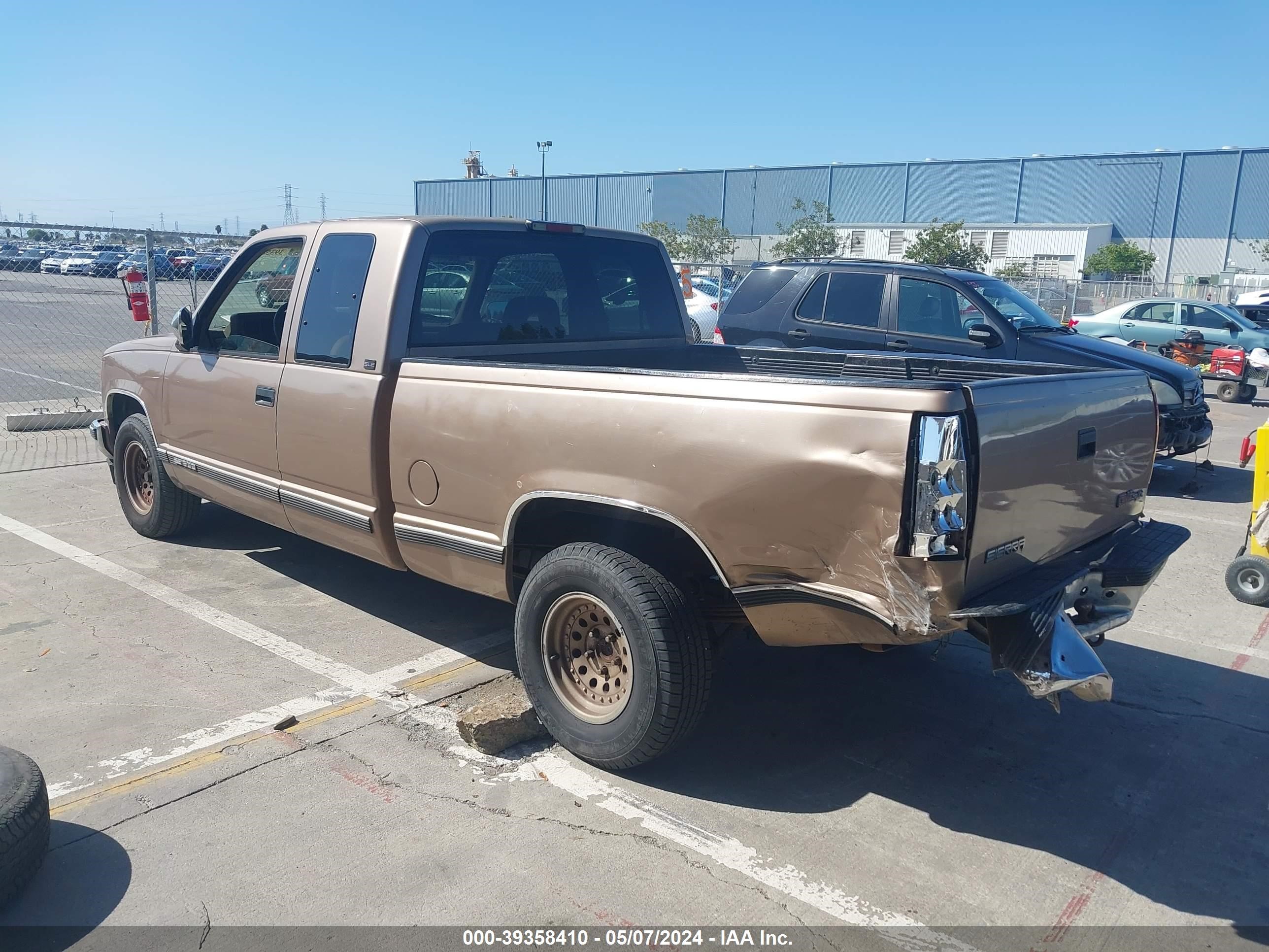 Photo 2 VIN: 2GTEC19Z2R1580972 - GMC SIERRA 