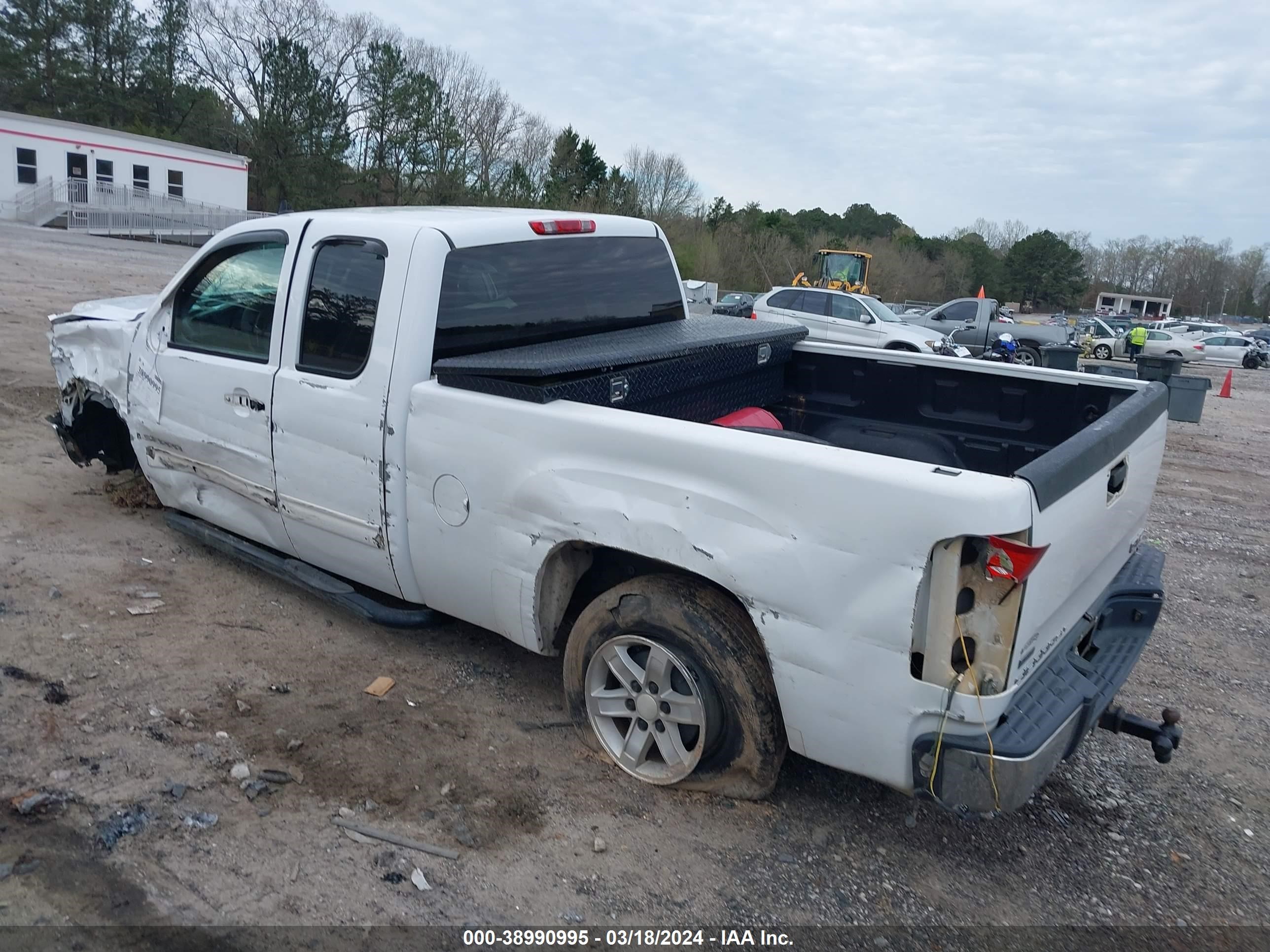 Photo 2 VIN: 2GTEC290891118973 - GMC SIERRA 