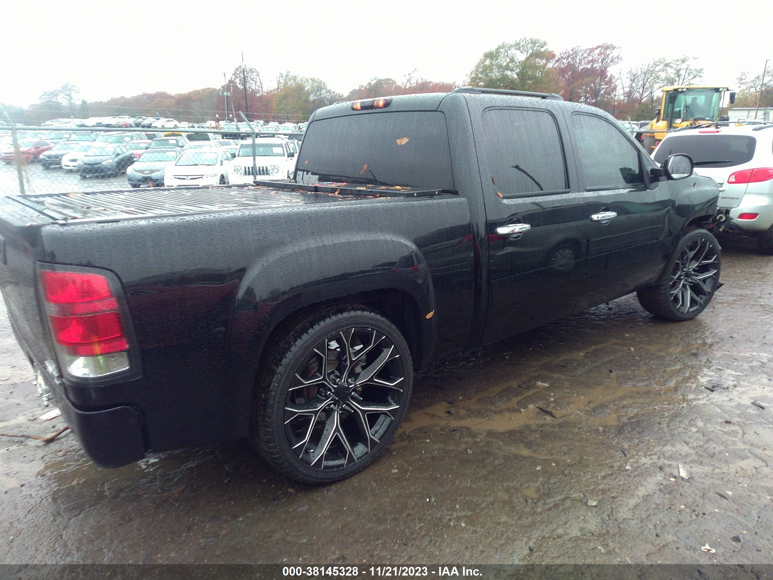 Photo 3 VIN: 2GTEC638581193148 - GMC SIERRA 