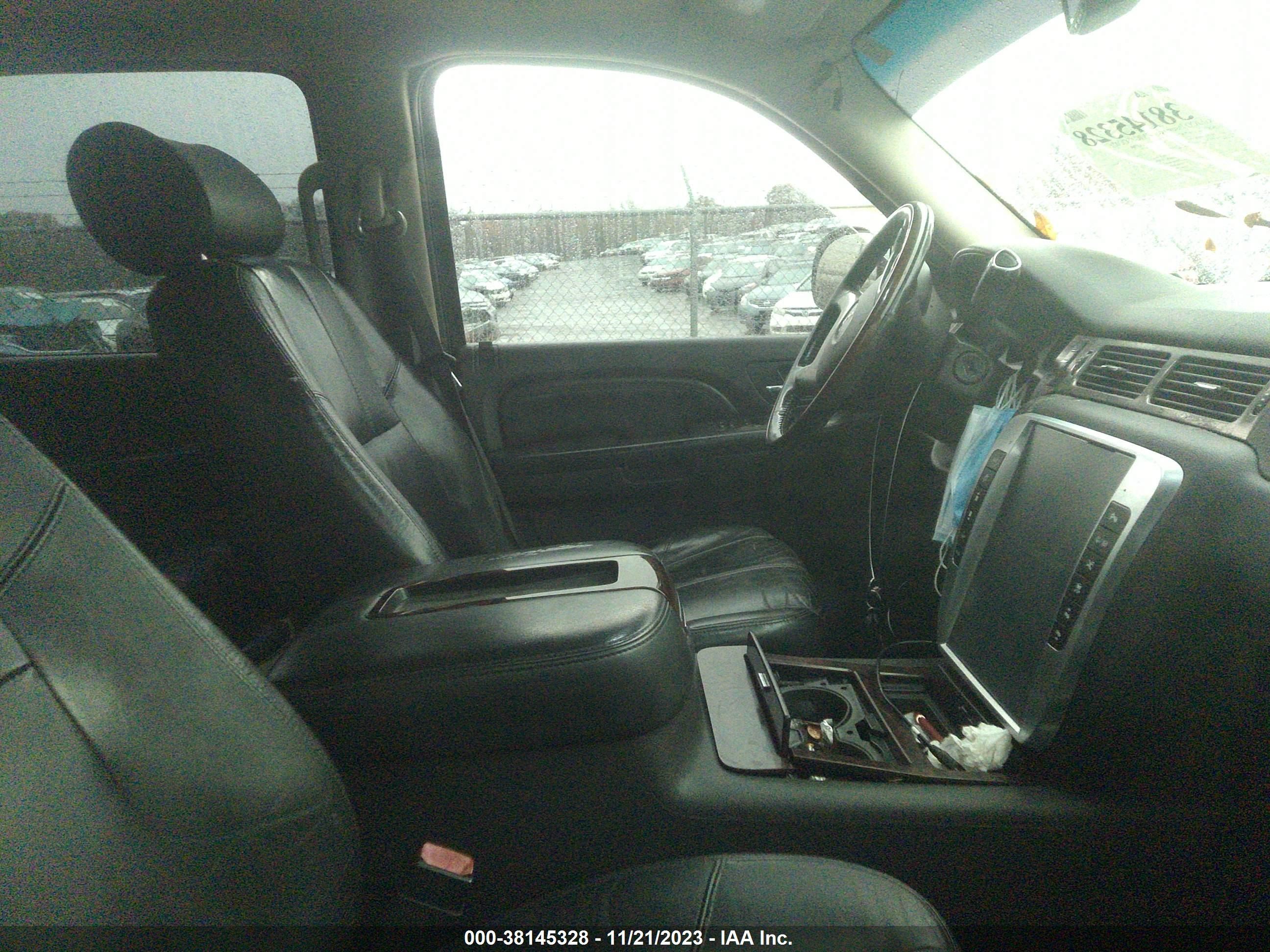 Photo 4 VIN: 2GTEC638581193148 - GMC SIERRA 