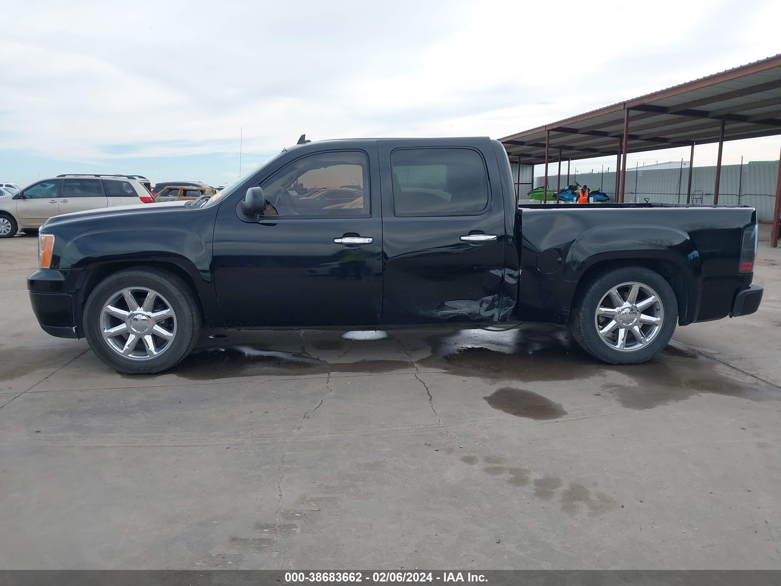 Photo 13 VIN: 2GTEC638771723599 - GMC SIERRA 