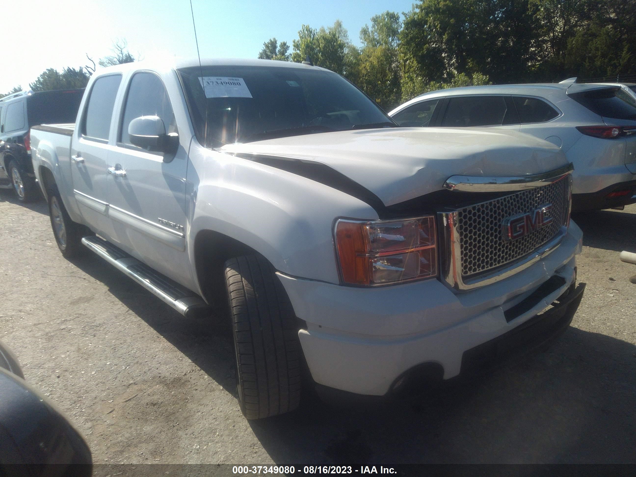 Photo 0 VIN: 2GTEC638X81188477 - GMC SIERRA 