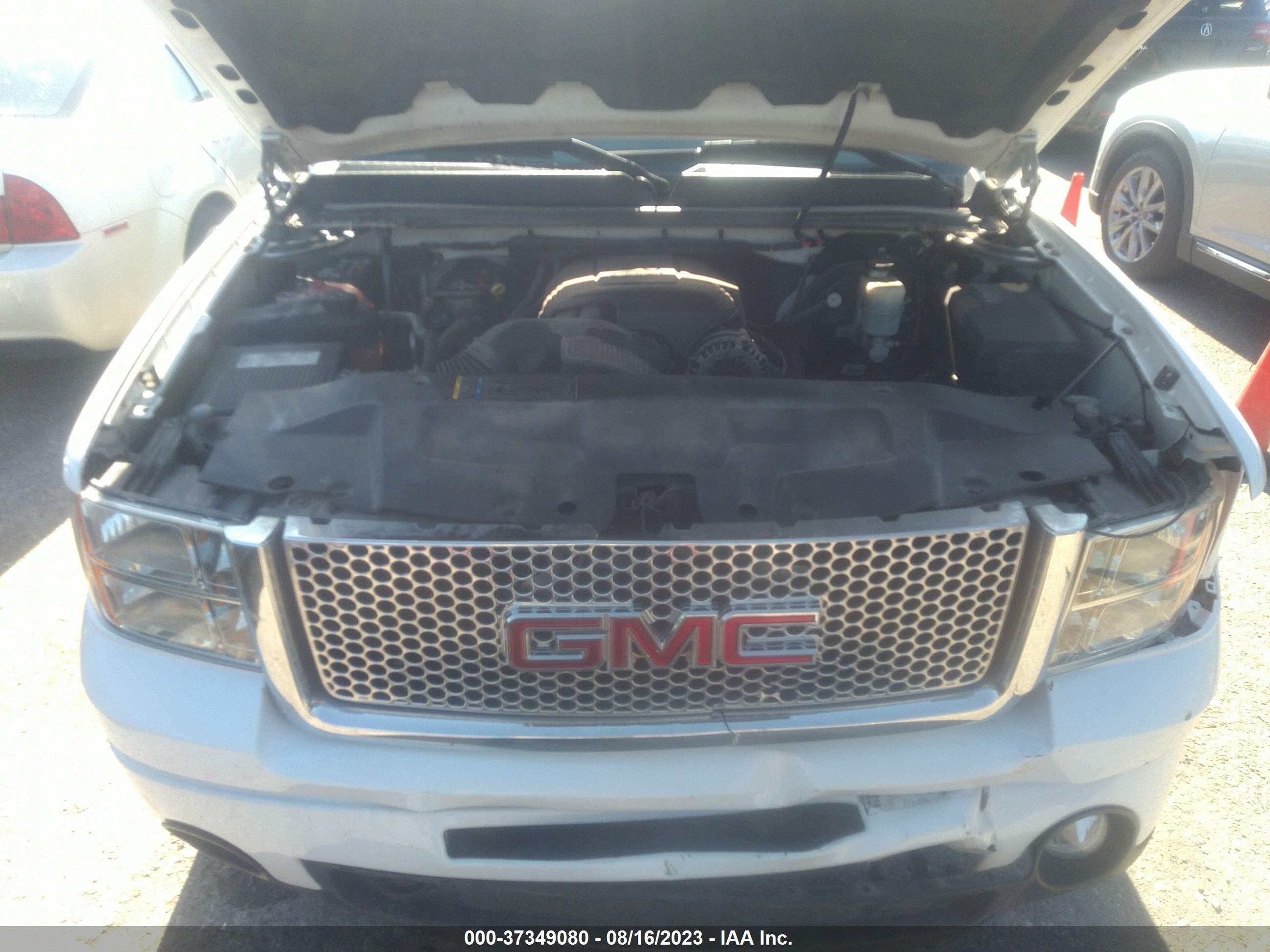 Photo 9 VIN: 2GTEC638X81188477 - GMC SIERRA 